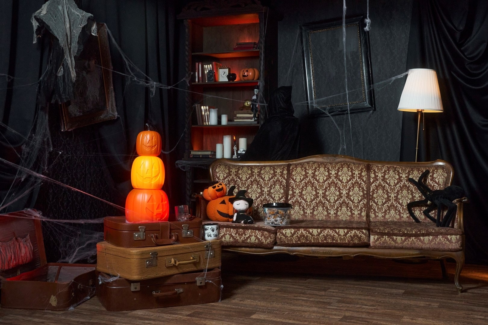 Zainspiruj się naszymi propozycjami dekoracji na Halloween i odmień swoje wnętrza w upiorny sposób!