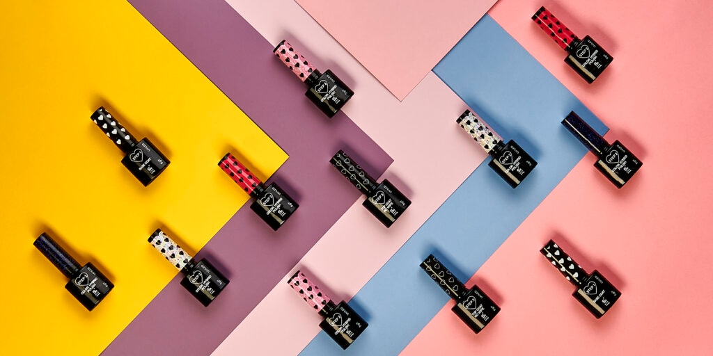 Cum se fac unghiile hibride? Multe persoane cred în mod eronat că acest lucru este posibil doar într-un salon profesionist!