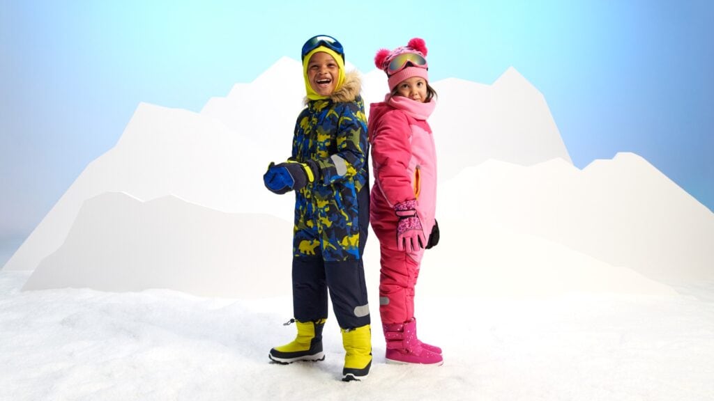 Zastanawiasz się jak ubierać dziecko zimą? Postaw na ciepło i wygodę! Sprawdź nasze propozycje już teraz.