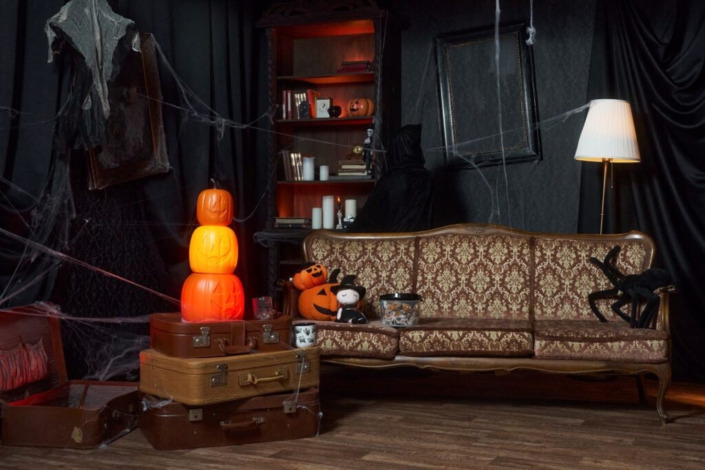 Zainspiruj się naszymi propozycjami dekoracji na Halloween i odmień swoje wnętrza w upiorny sposób!