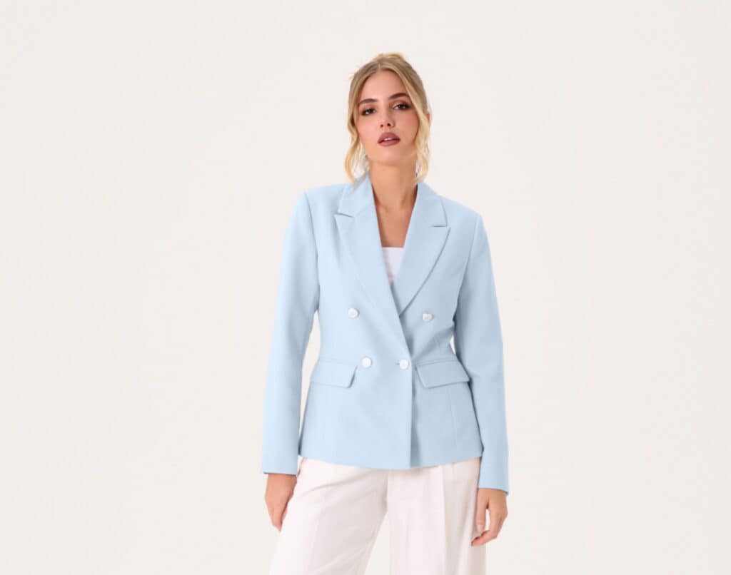 Inspiră-te cu idei de ținute elegante damă cu pantaloni, perfecte pentru birou sau evenimente!