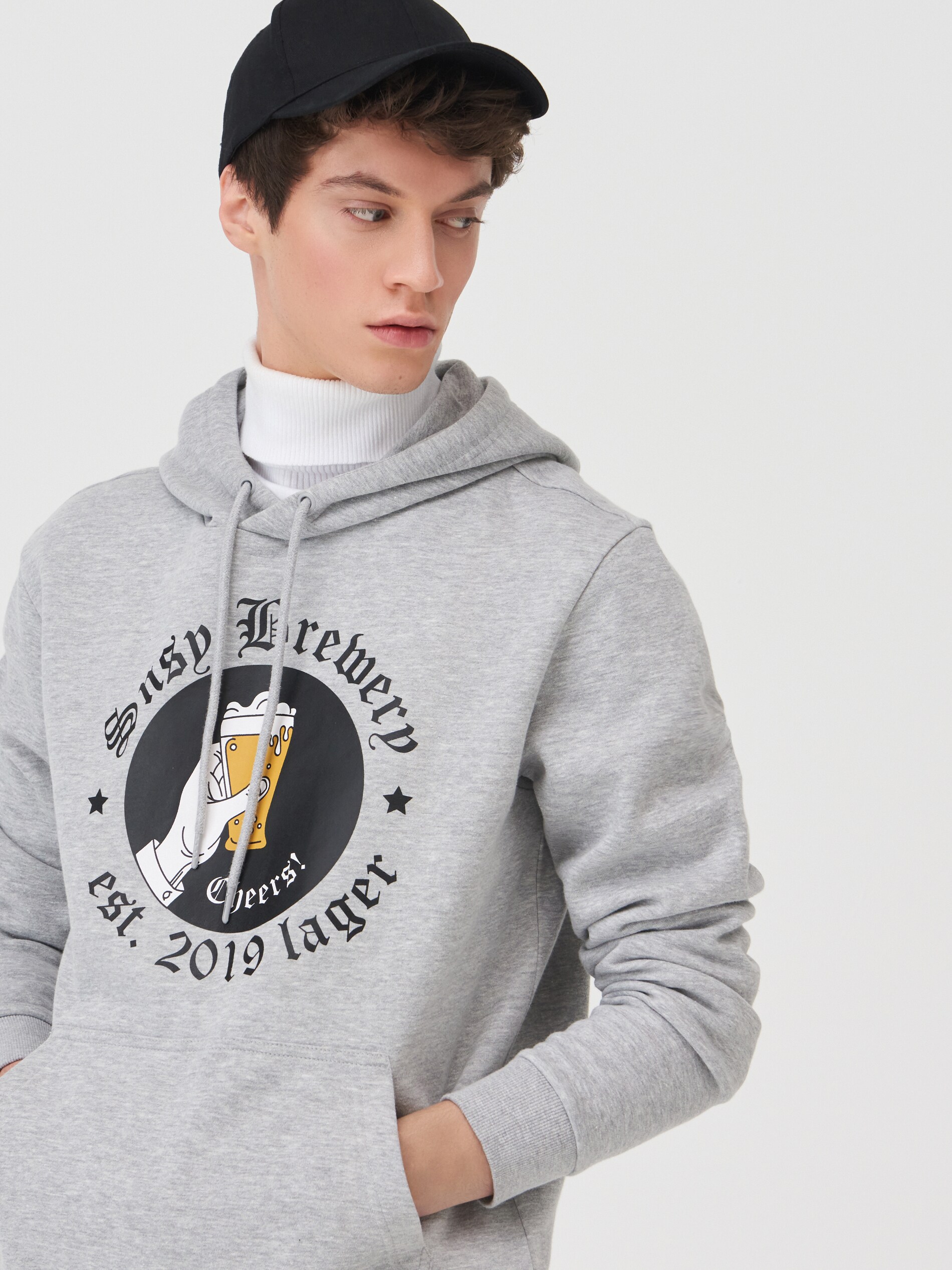 Mikina s kapucňou a potlačou