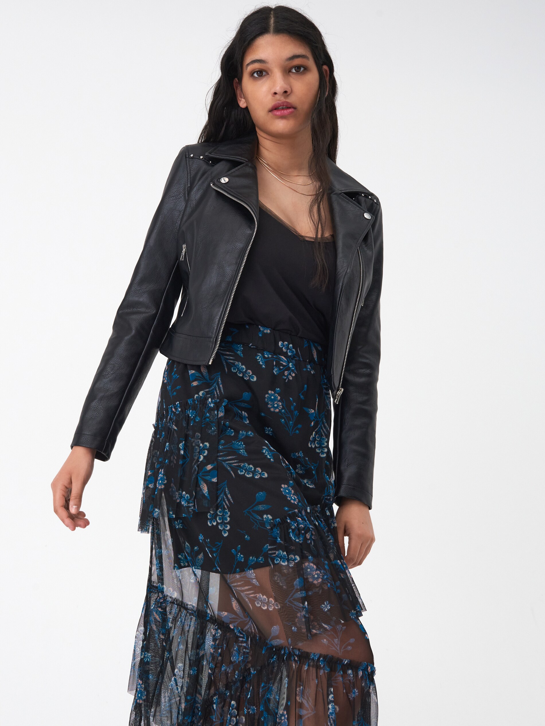 Asymetrická sukňa s volánmi