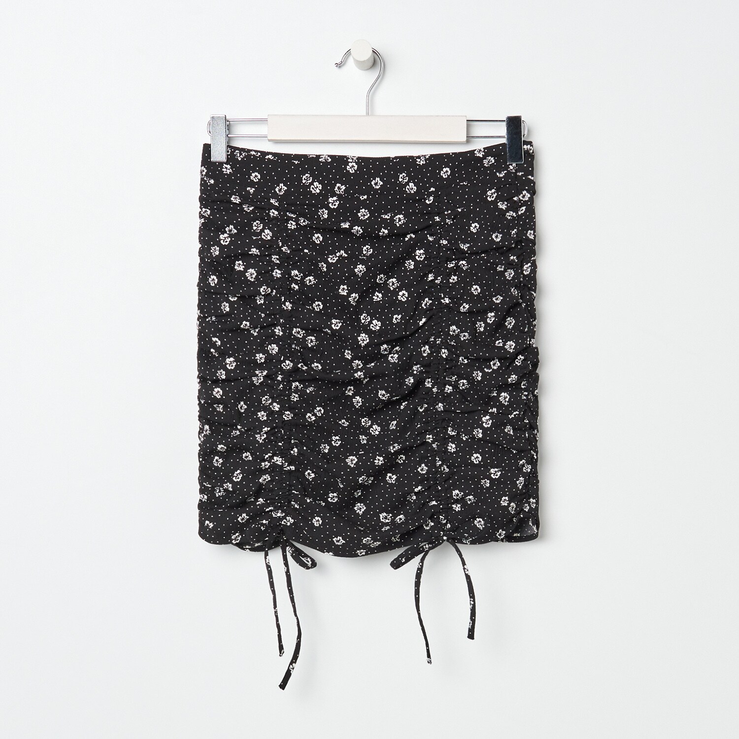 Minisukňa s kvetinovou potlačou