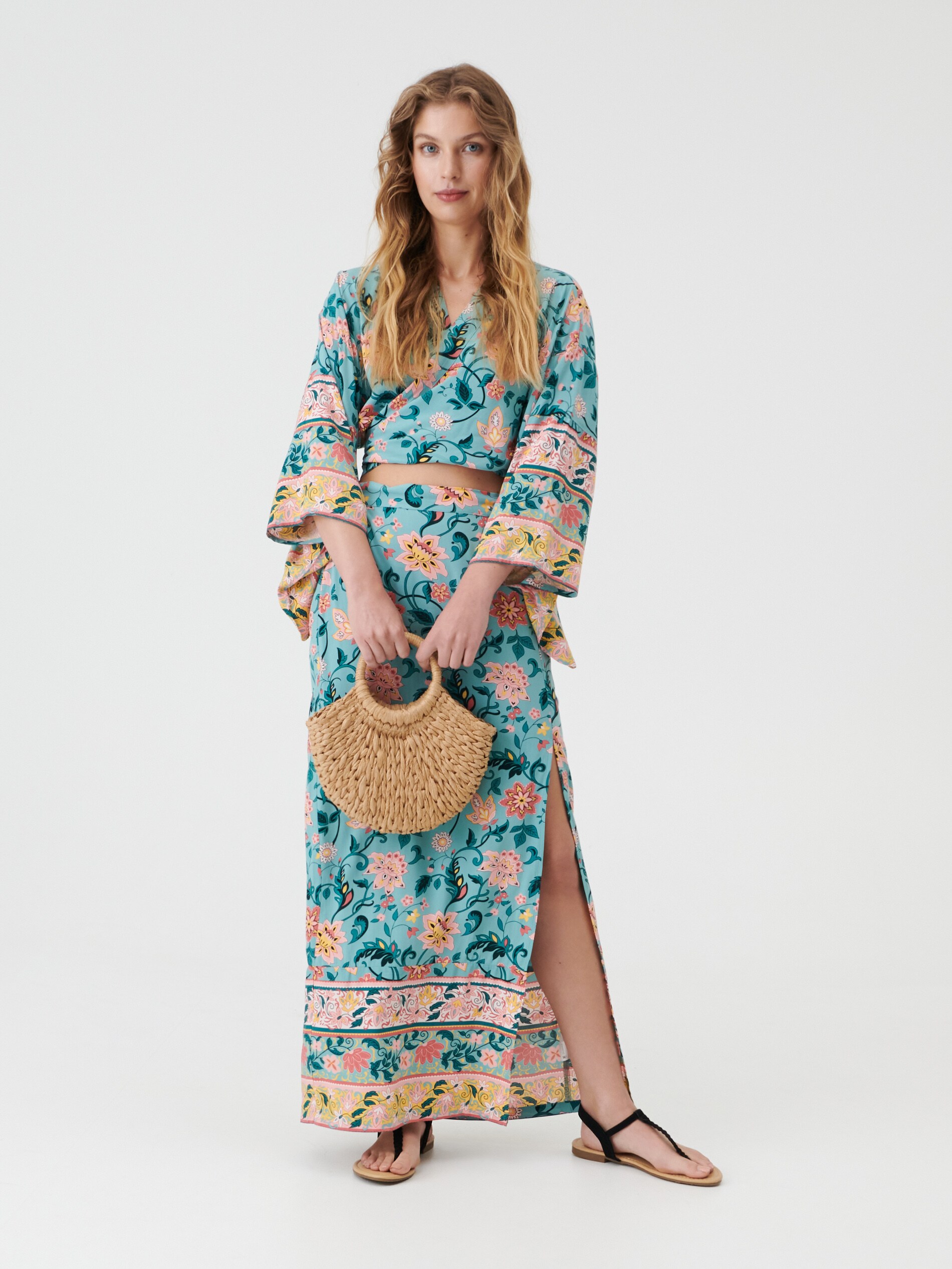 Maxisukňa s bočným rozparkom