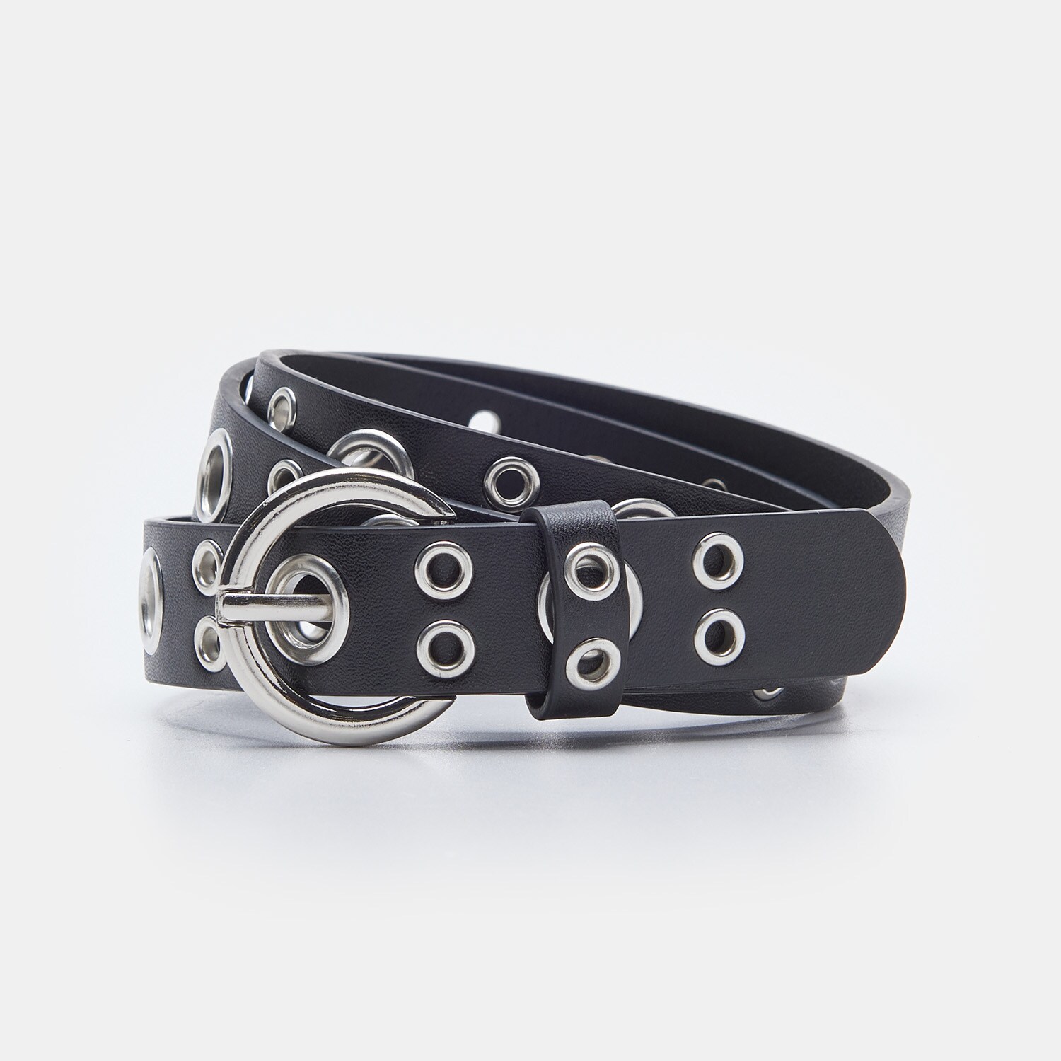 Opasok s kovovými detailmi