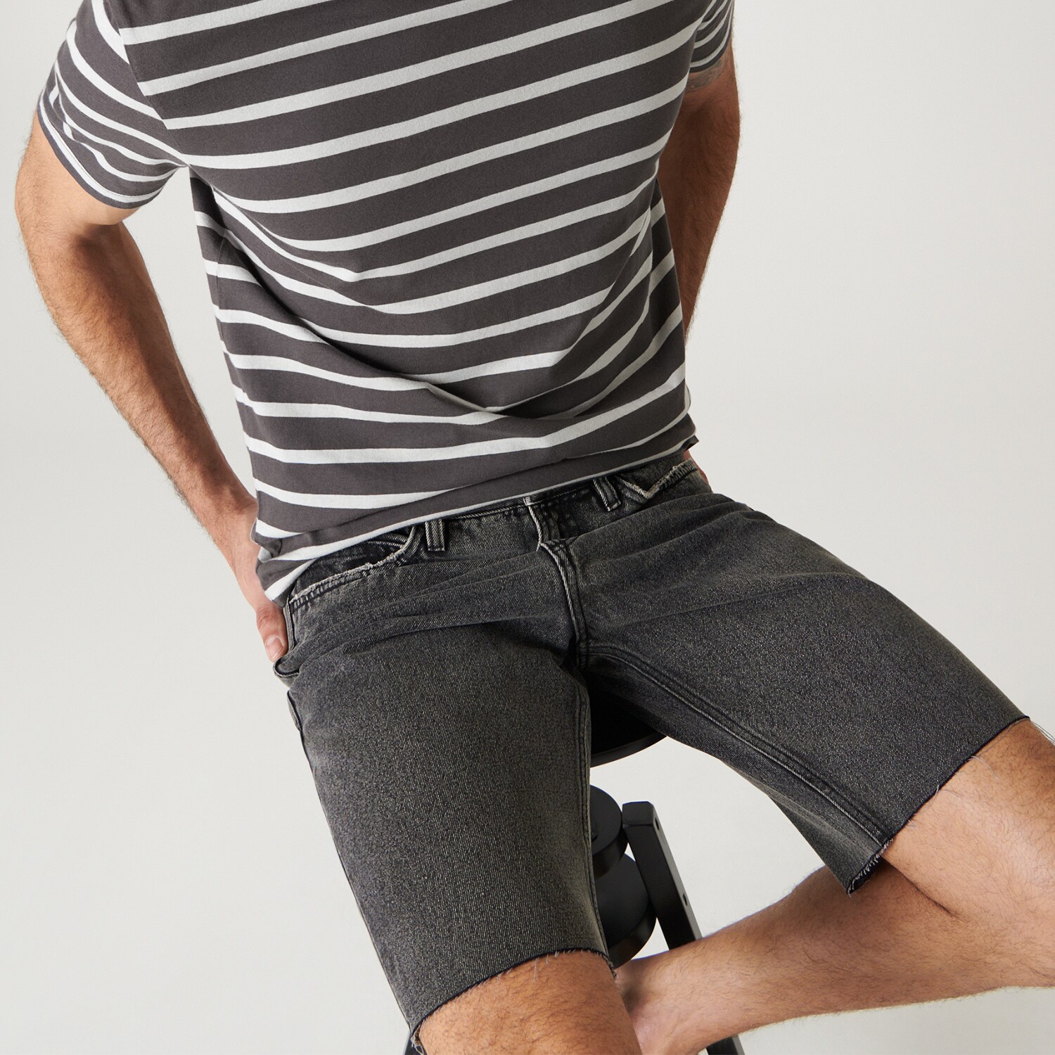 Poze Pantaloni scurti regular din denim - Gri deschis sinsay.com/ro 