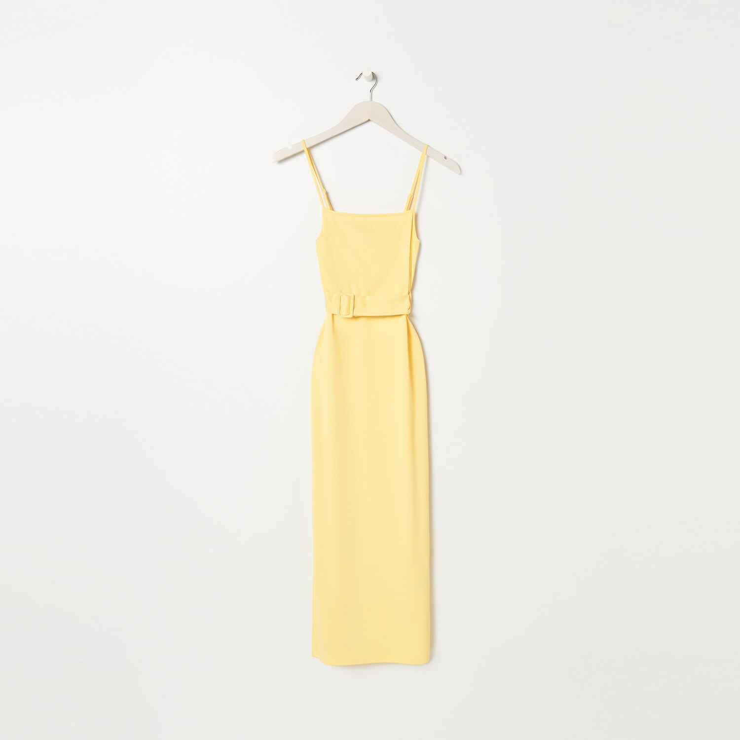 Šaty z prúžkovaného úpletu s opaskom