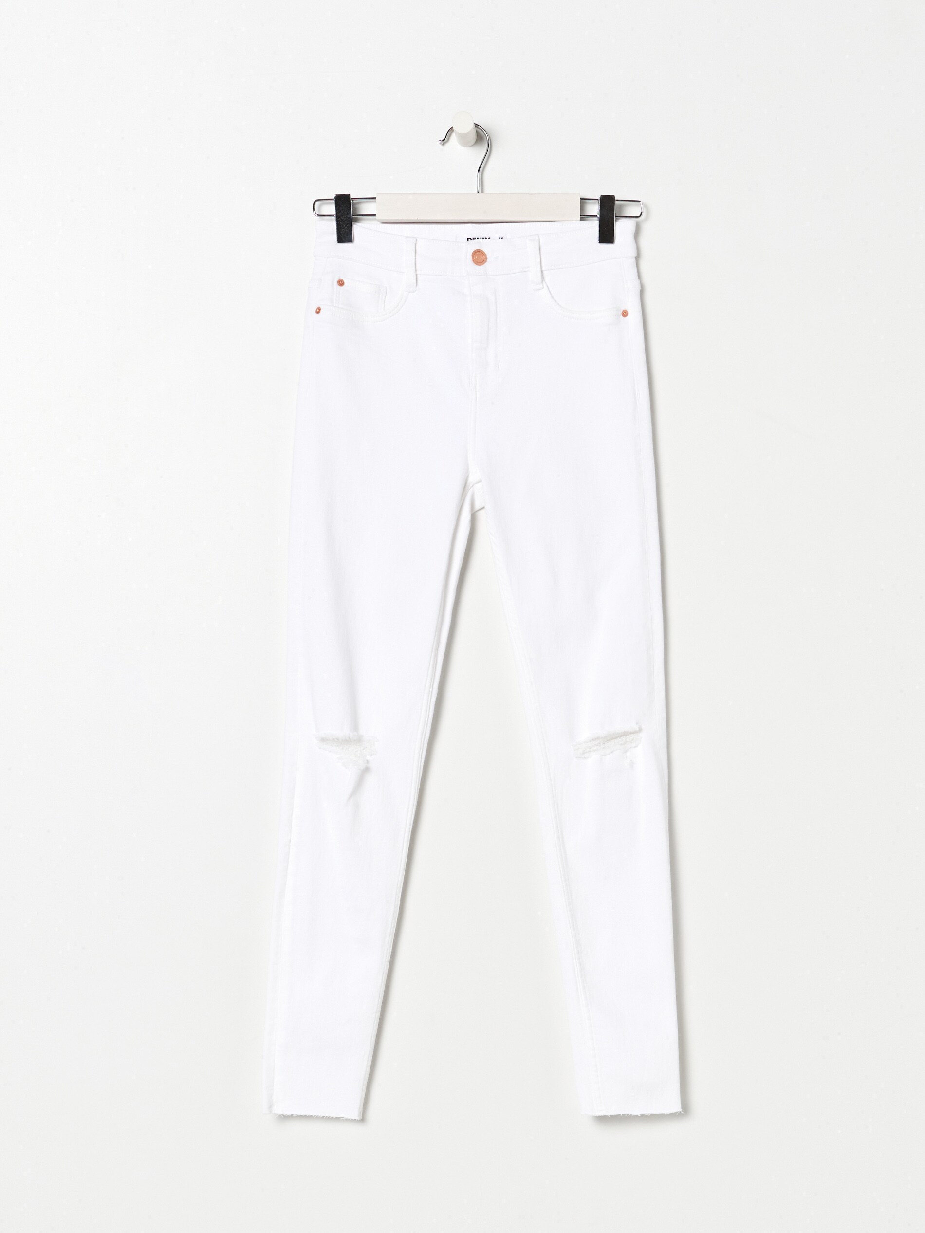 Džínsy s rozstrapkaným lemom