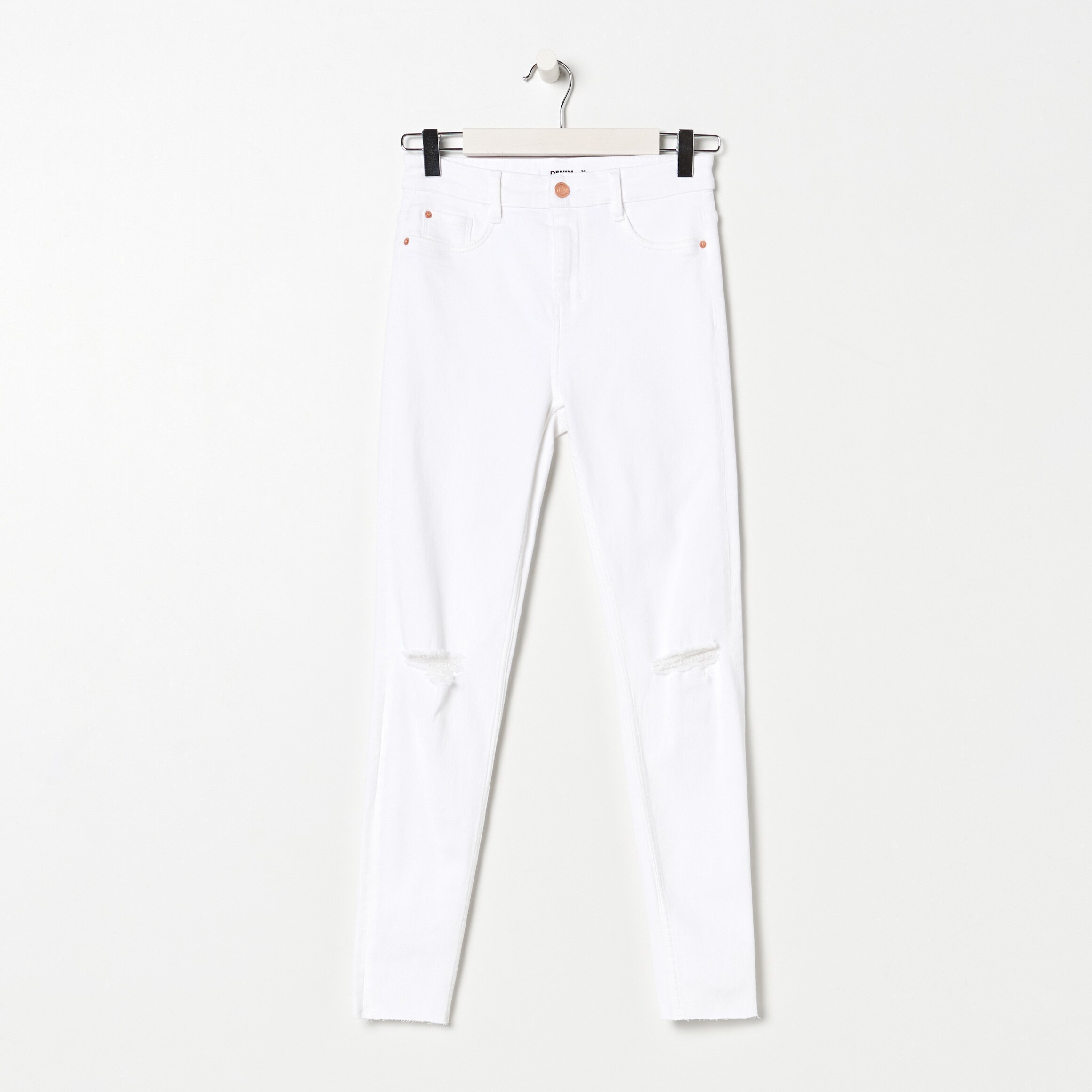 Džínsy s rozstrapkaným lemom