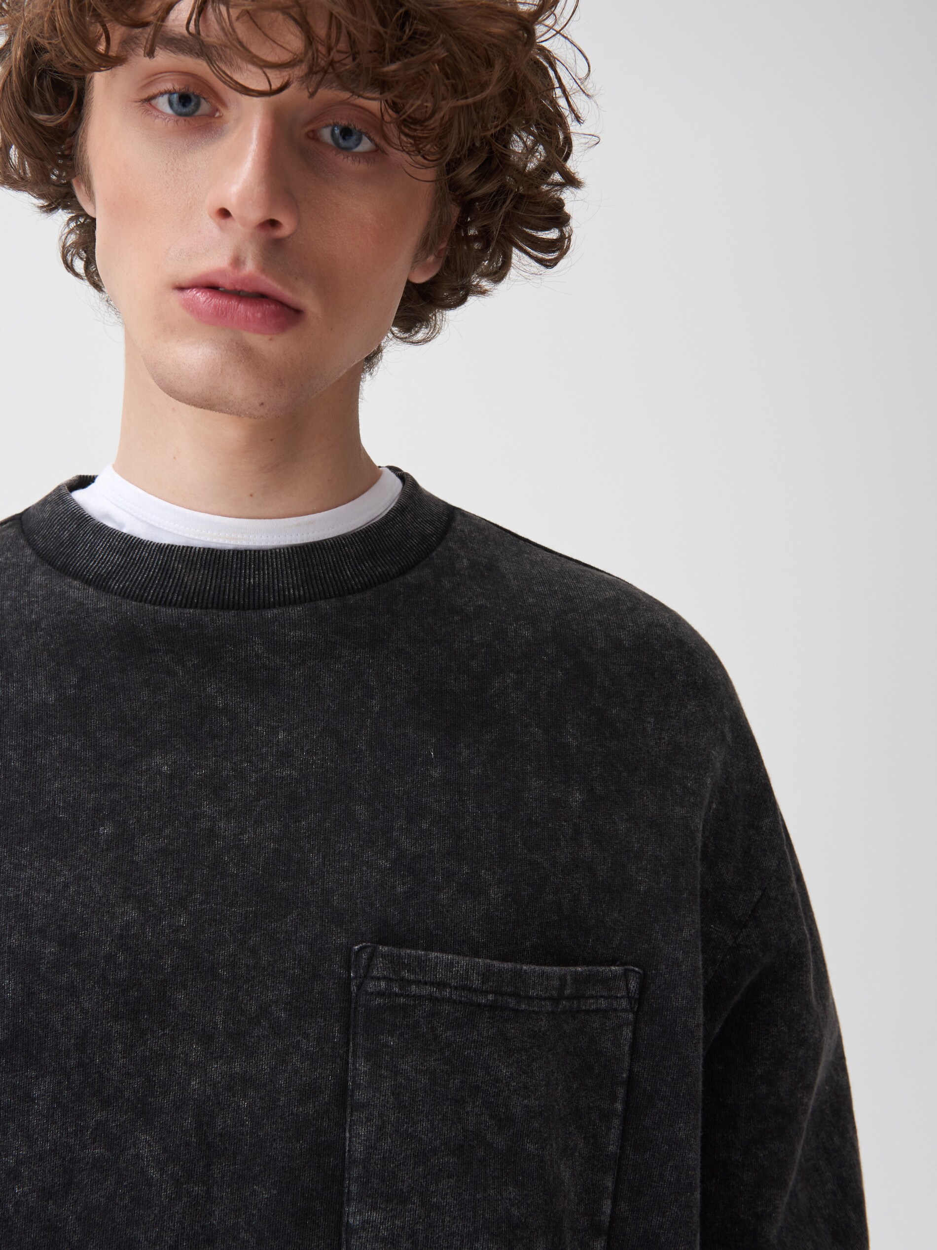 Mikina s vypraným efektom