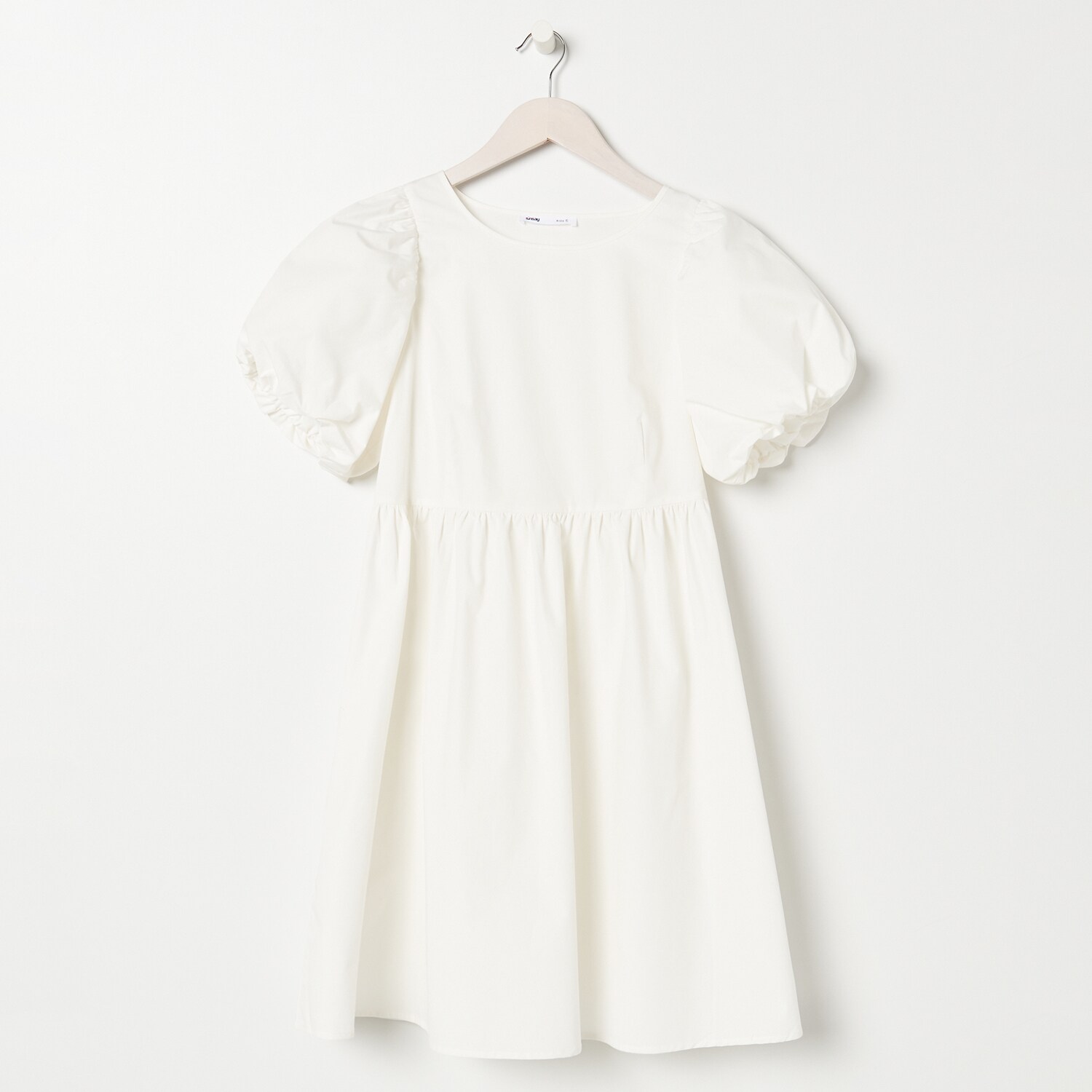 Šaty s pufovanými rukávmi