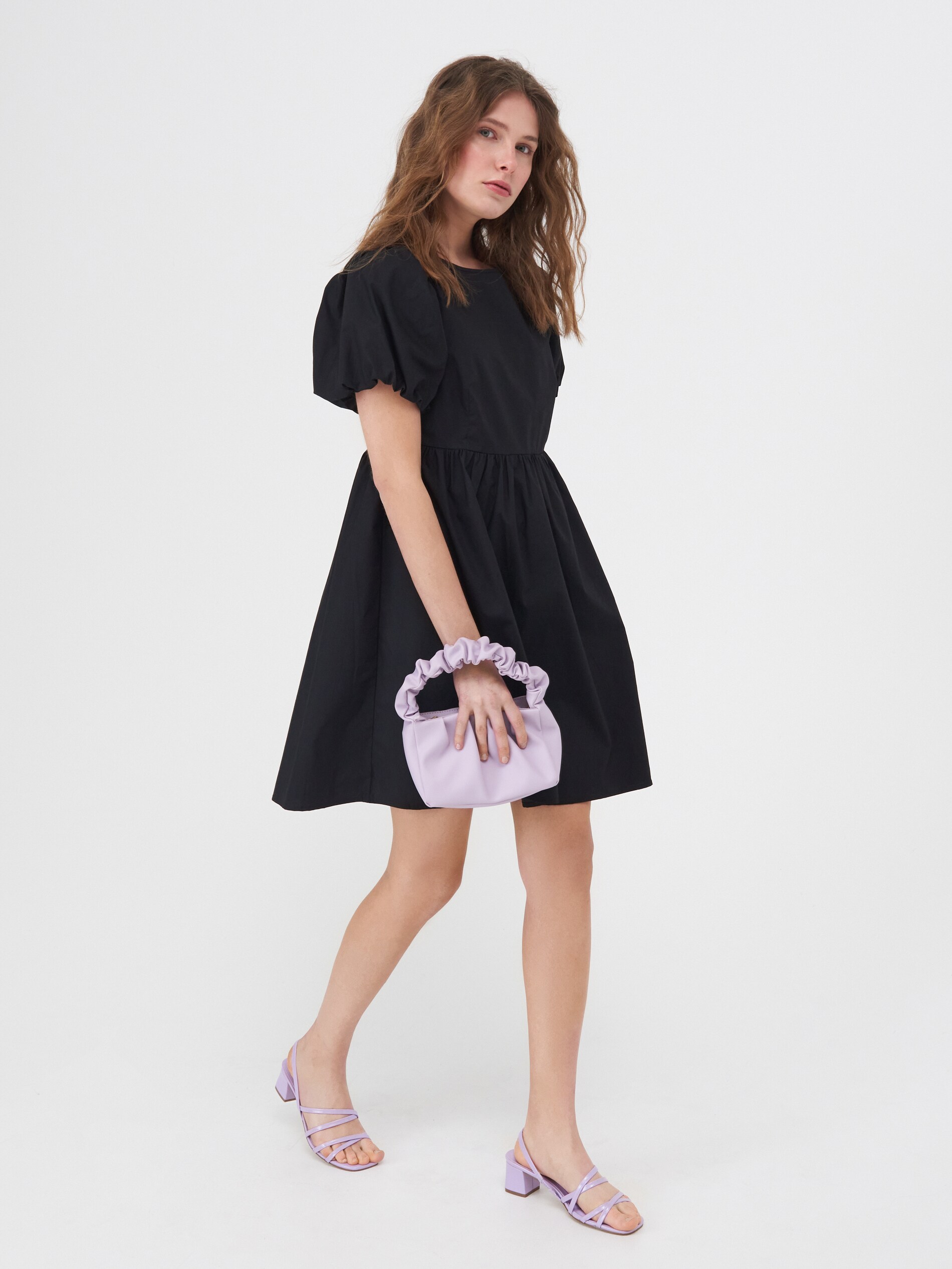 Šaty s pufovanými rukávmi