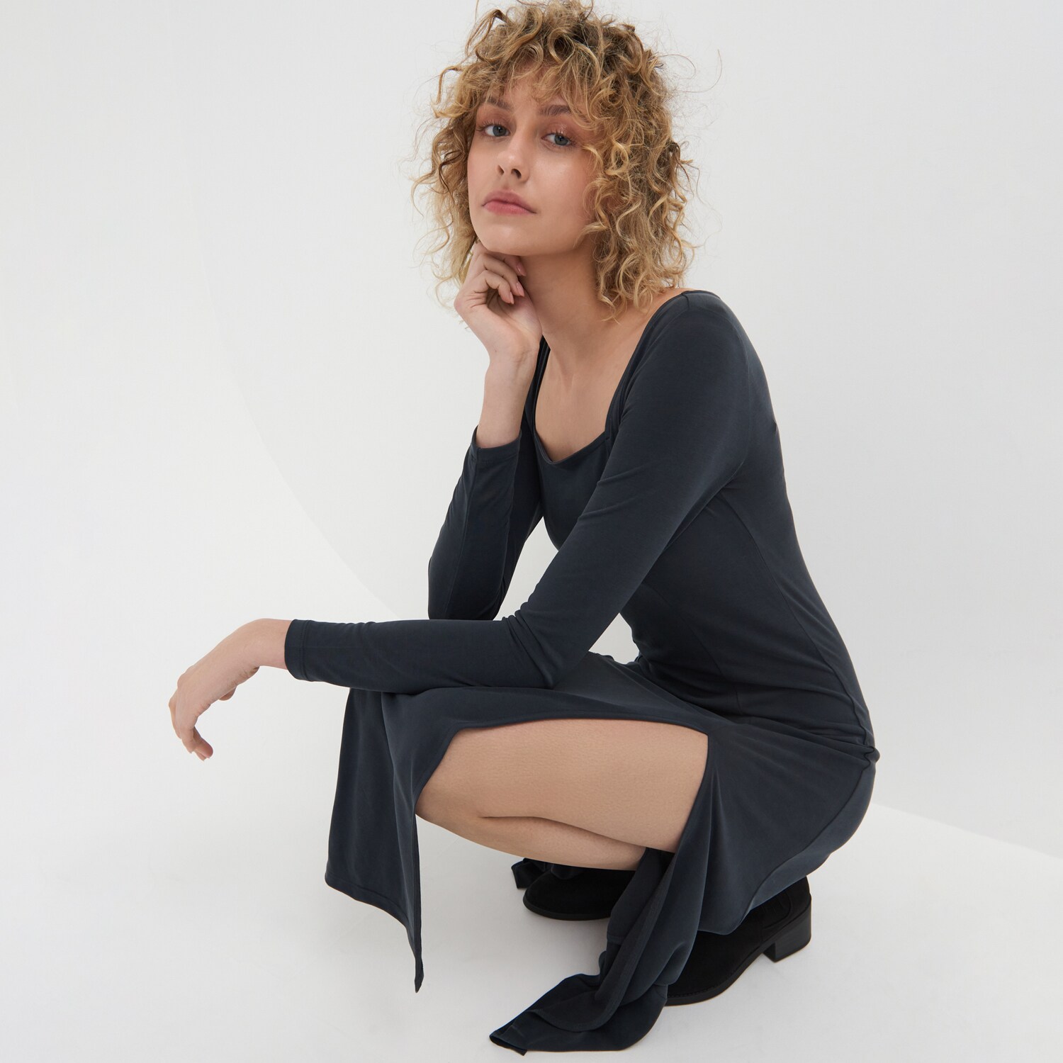 Midišaty s rozparkom na prednom diele