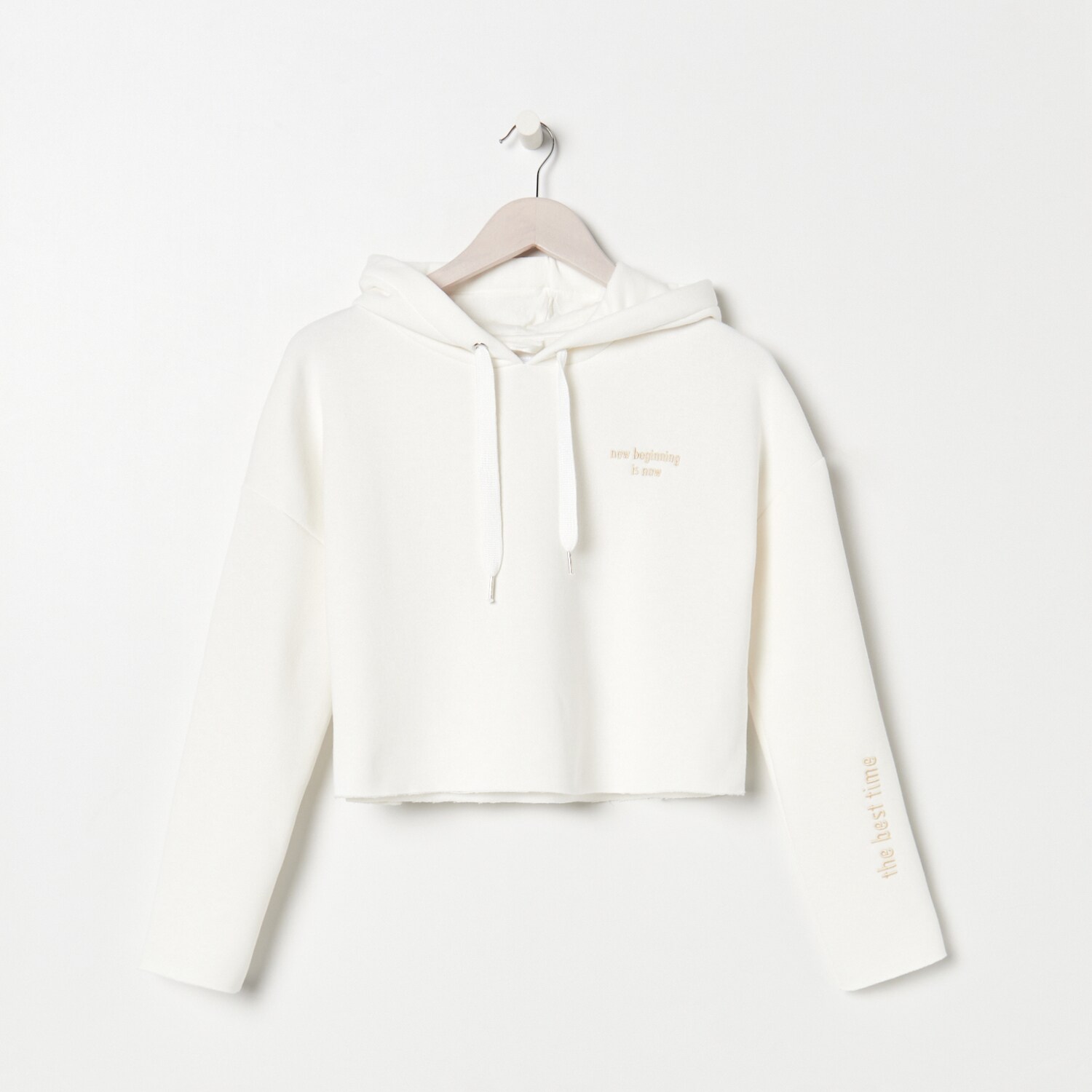 Krátka mikina s kapucňou a výšivkou