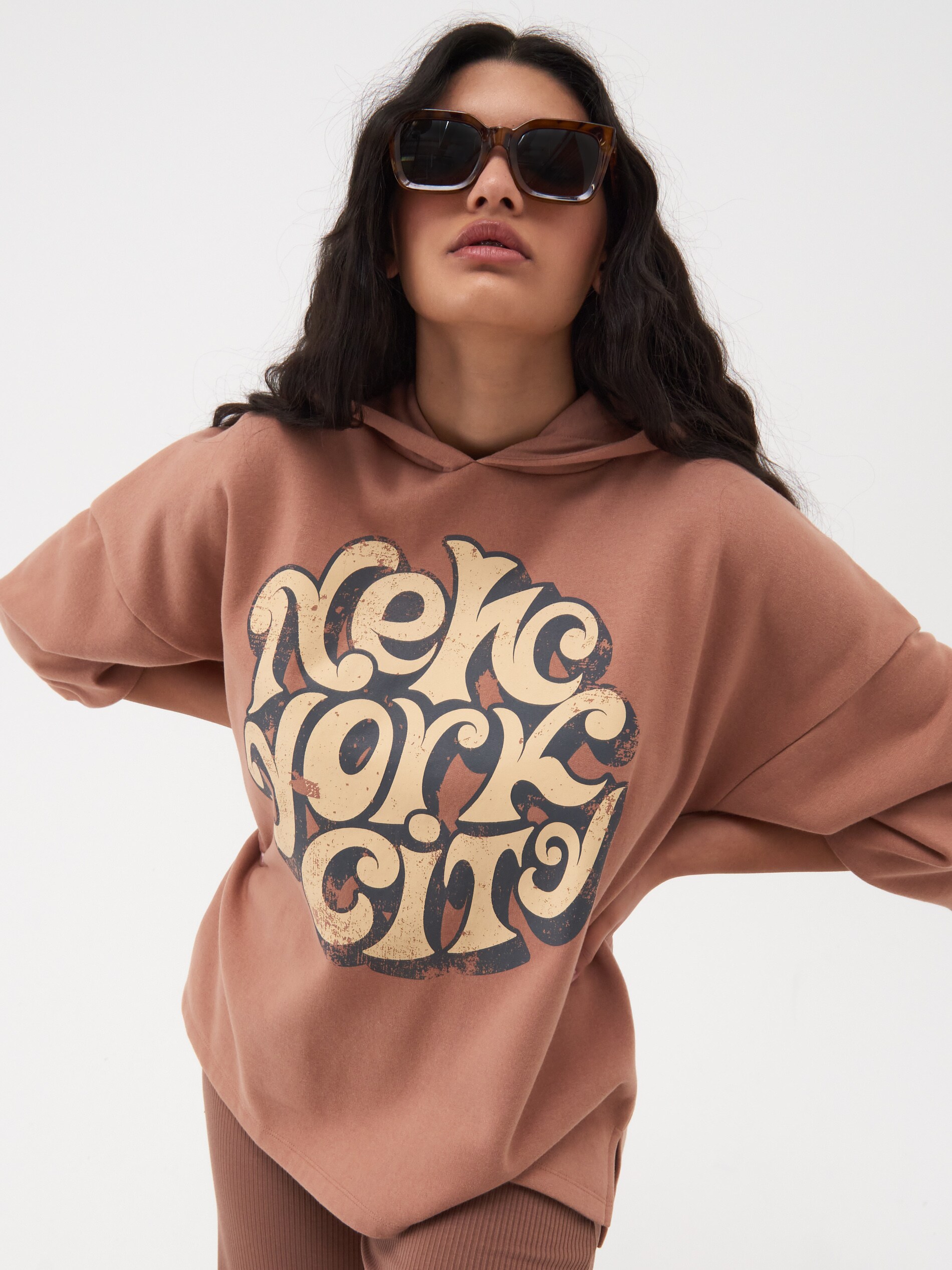 Mikina s kapucňou a potlačou