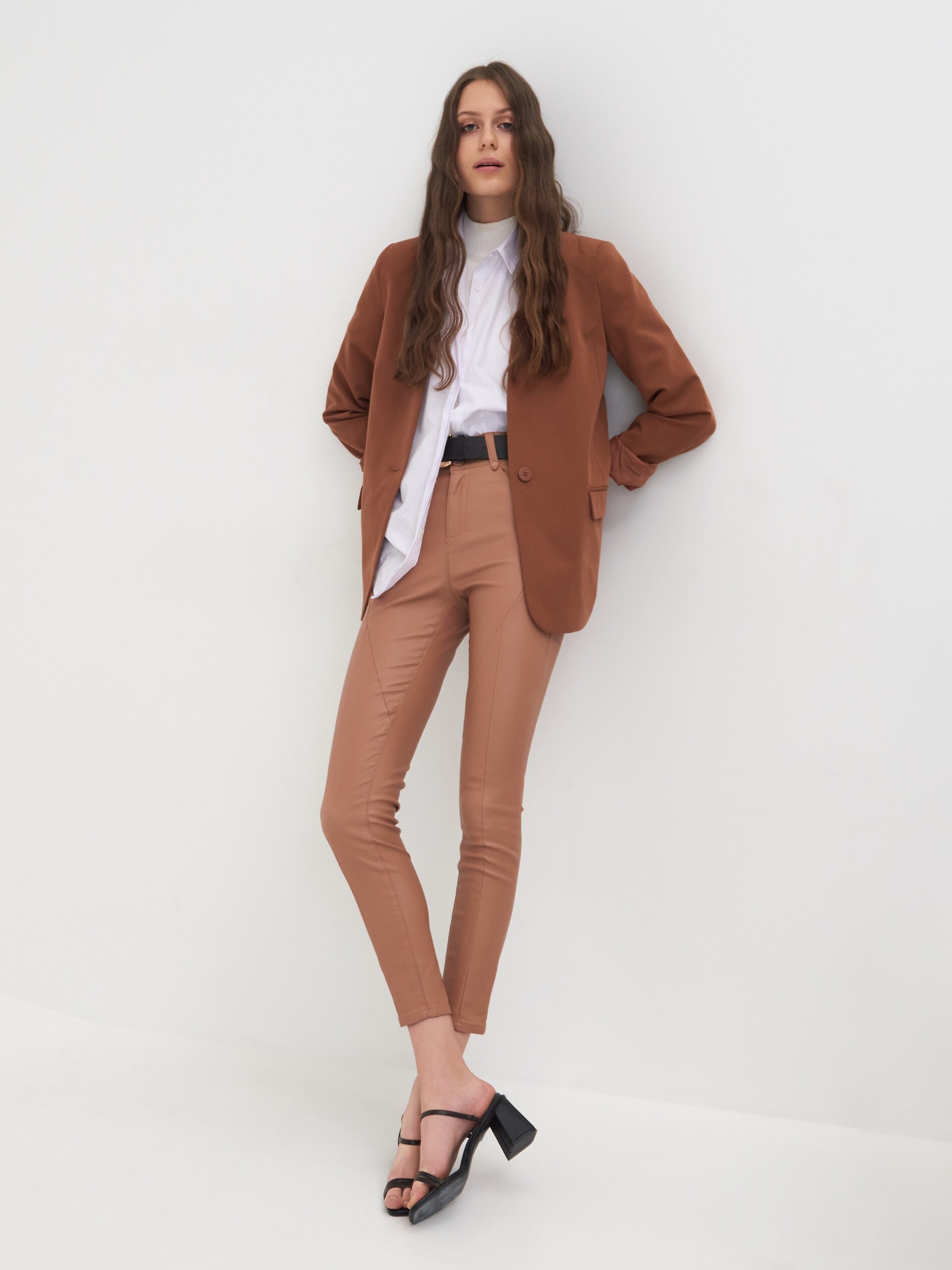 Nohavice s voskovaným efektom