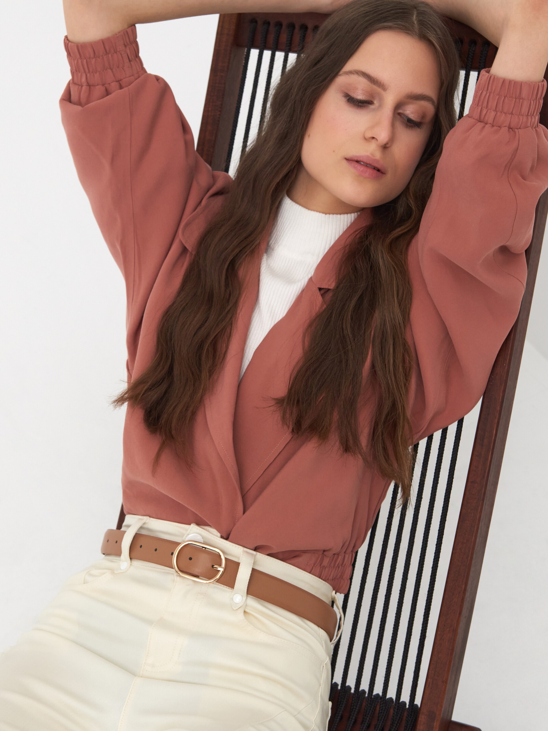 Nohavice s voskovaným efektom