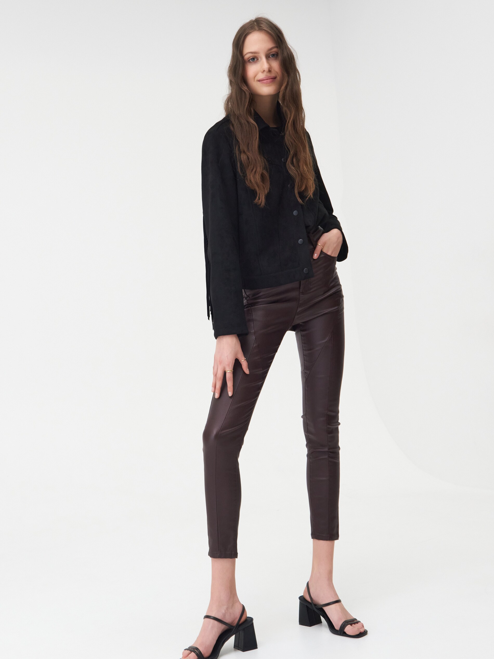 Nohavice s voskovaným efektom