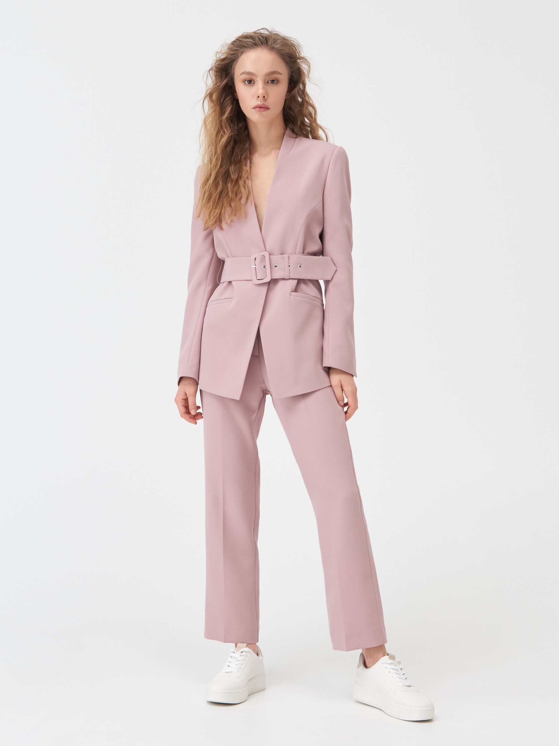 Elegantné nohavice so zažehlenými pukmi