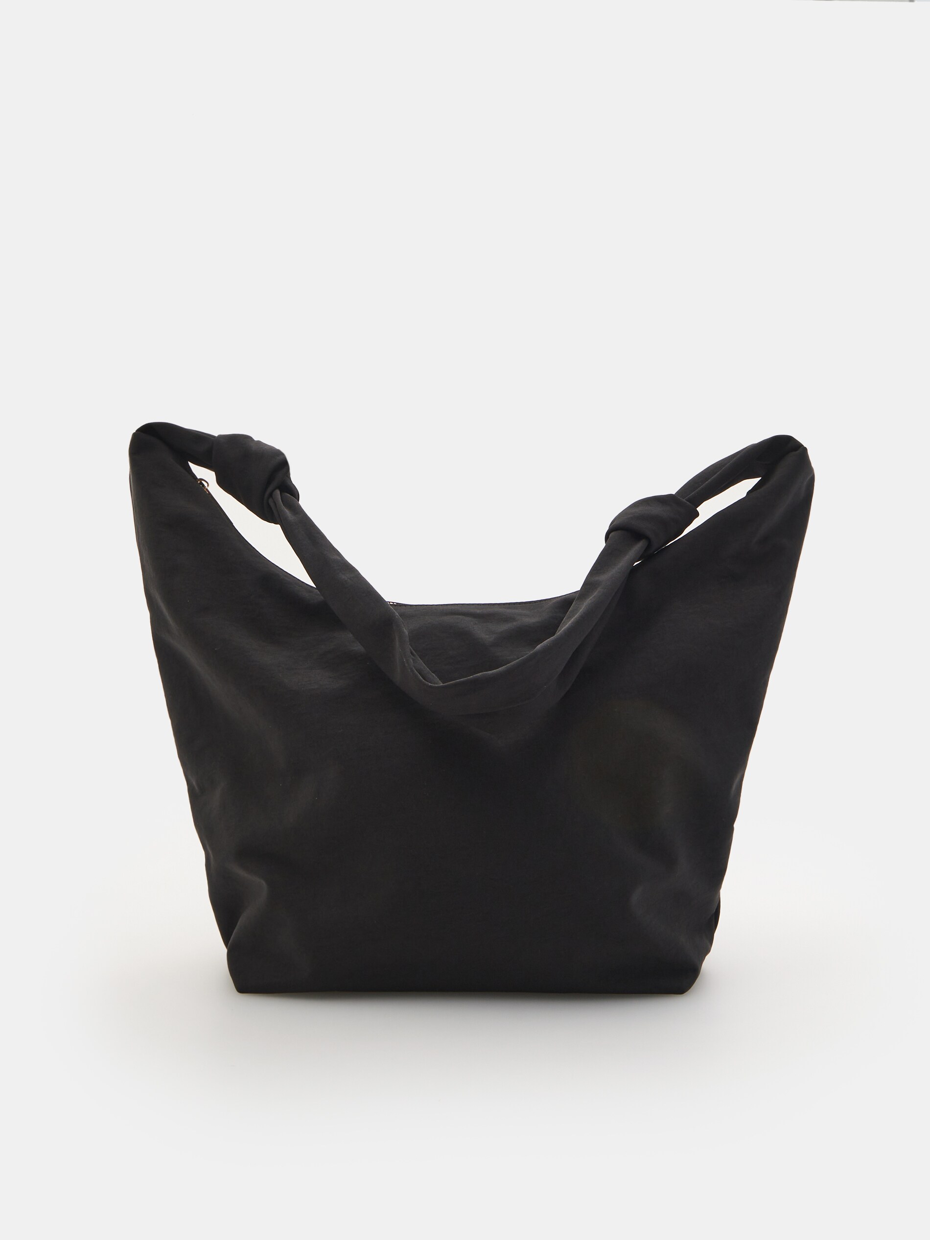 Kabelka cez plece typu hobo