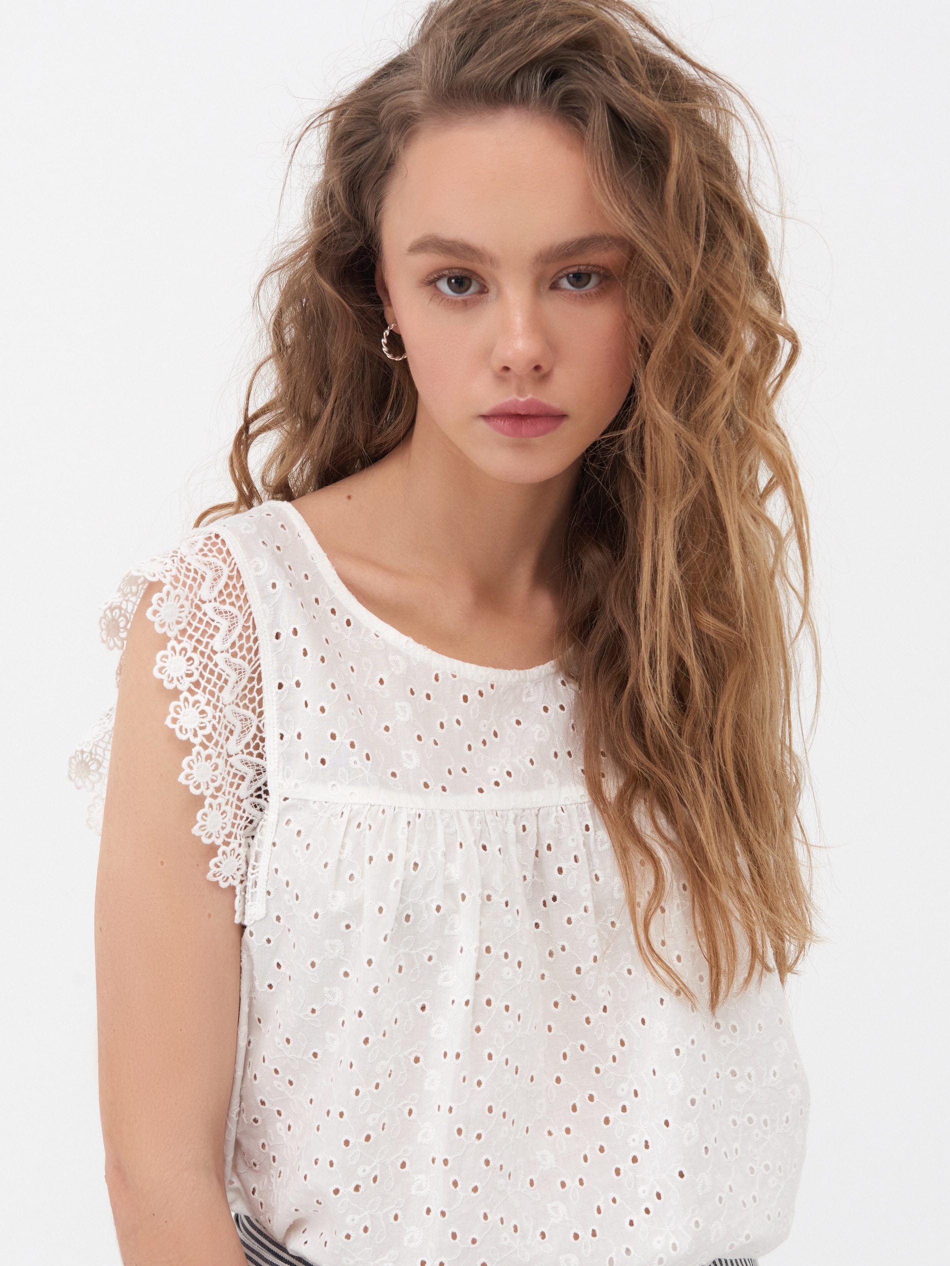 Blúzka s anglickou výšivkou