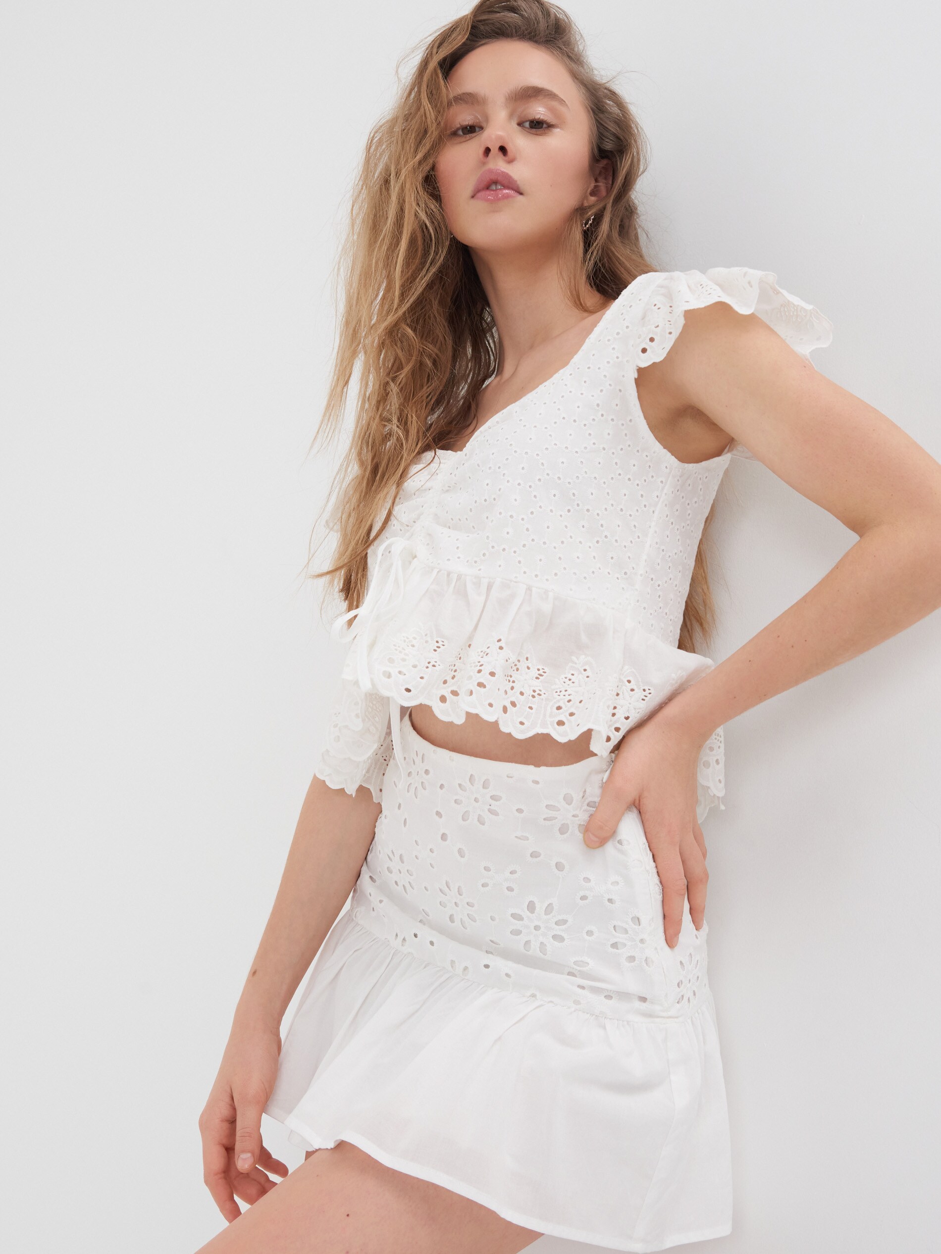 Blúzka s anglickou výšivkou a volánmi