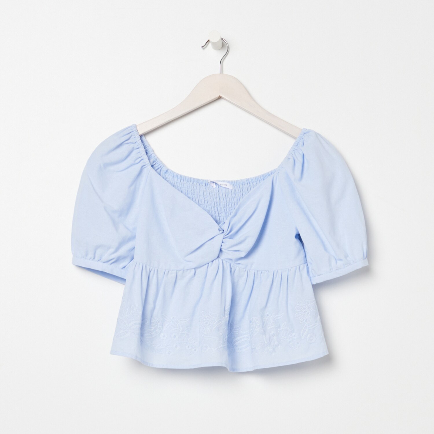 Krátka blúzka s výšivkou