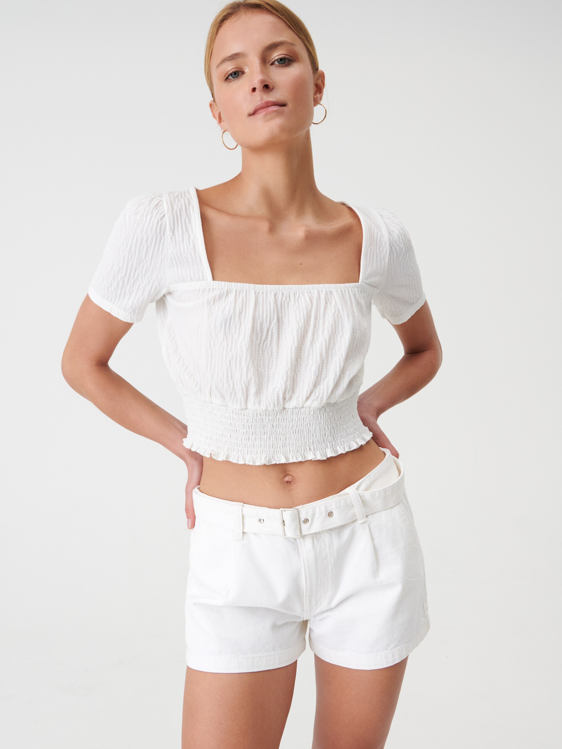 Denimové šortky regular fit s opaskom