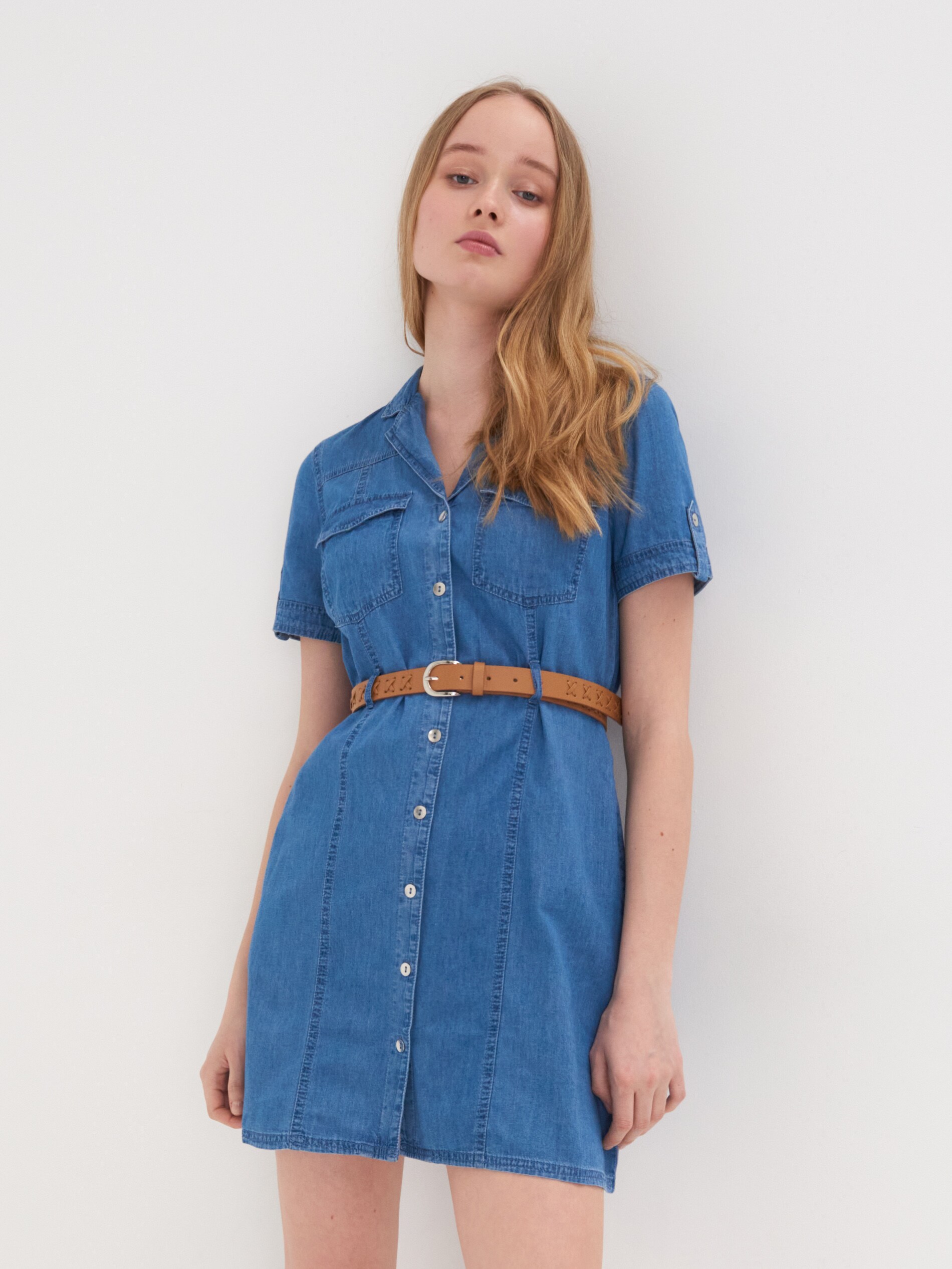 Denimové minišaty s opaskom