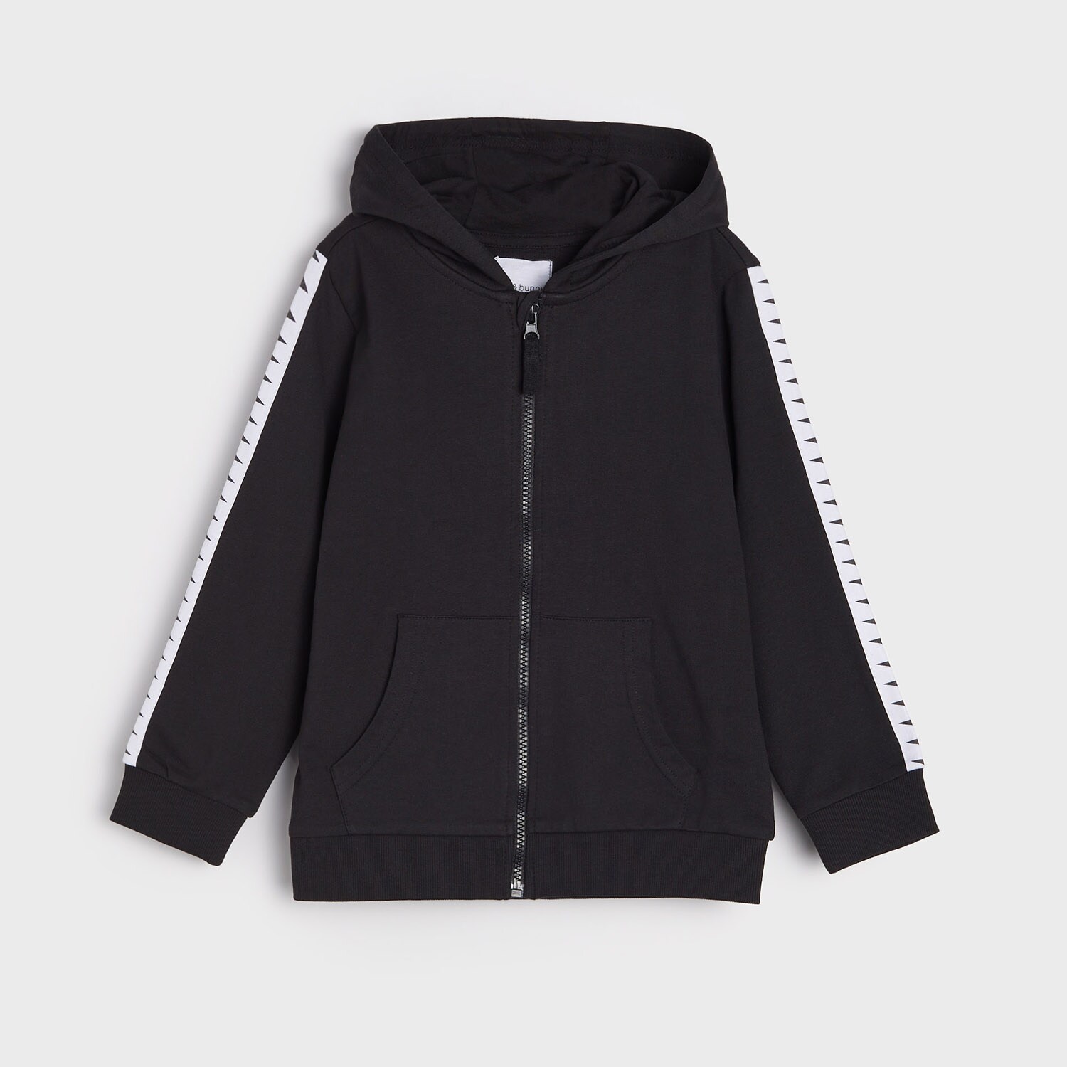 Mikina s kapucňou a pásikmi na rukávoch