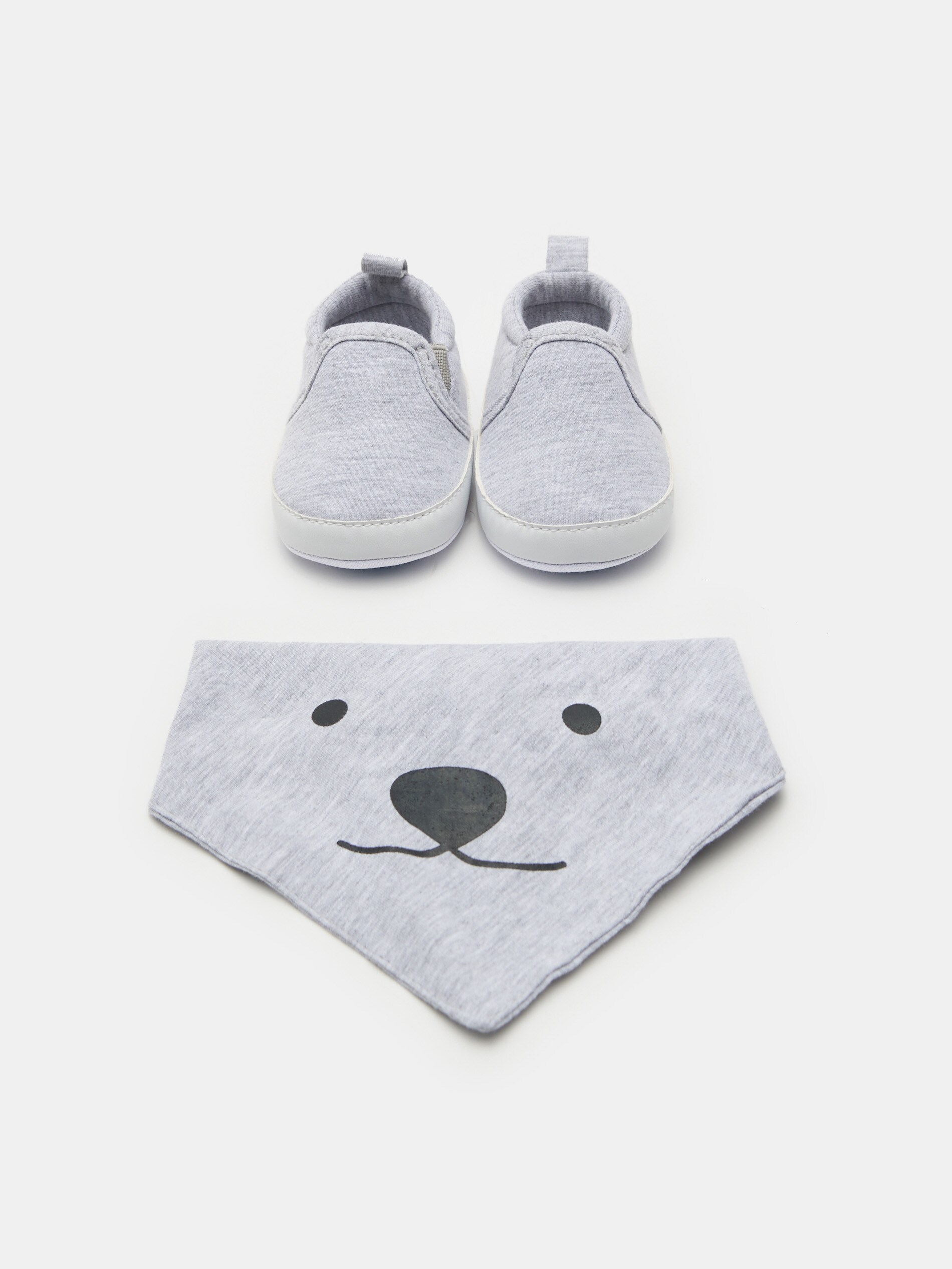 Súprava detských papúč a podbradníka