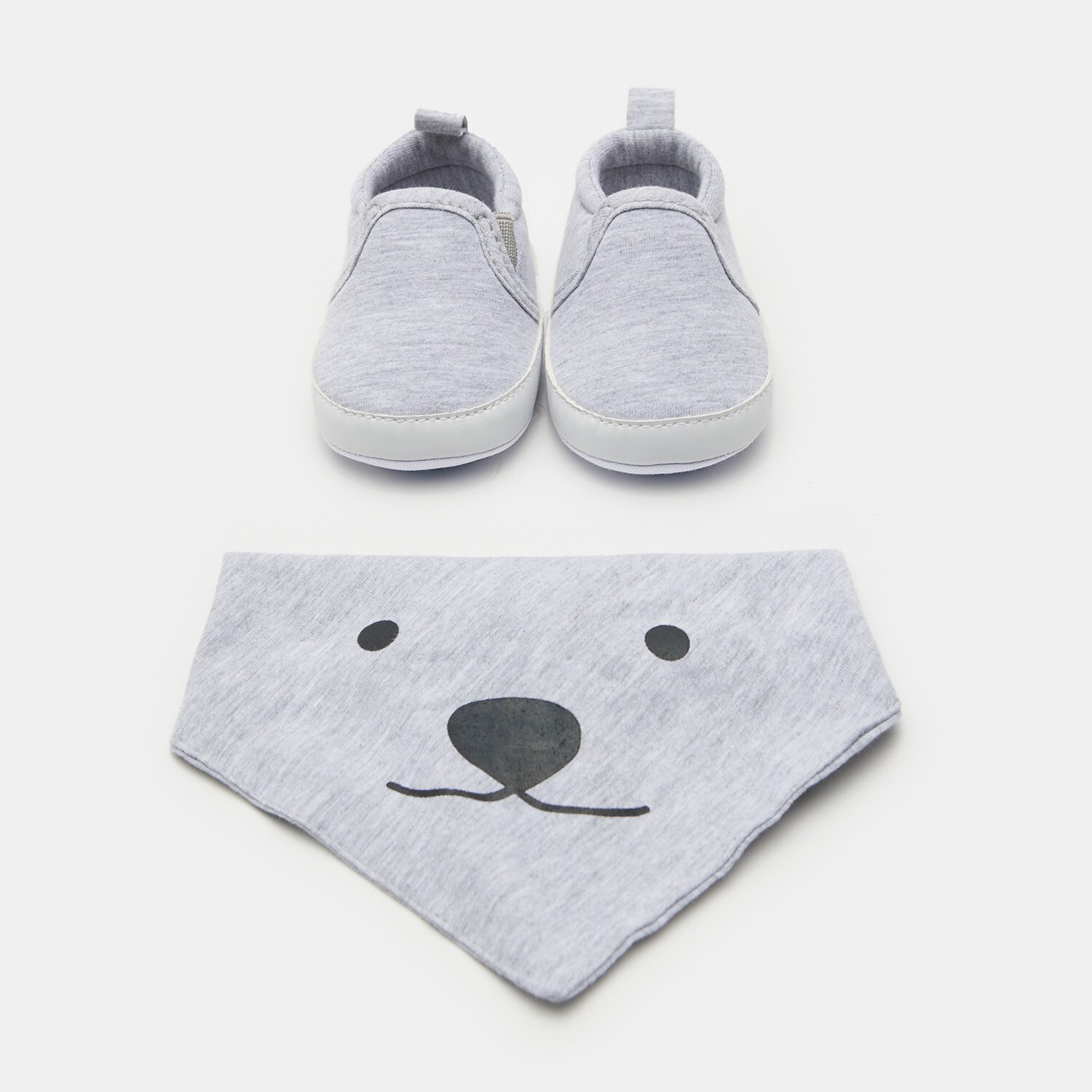 Súprava detských papúč a podbradníka