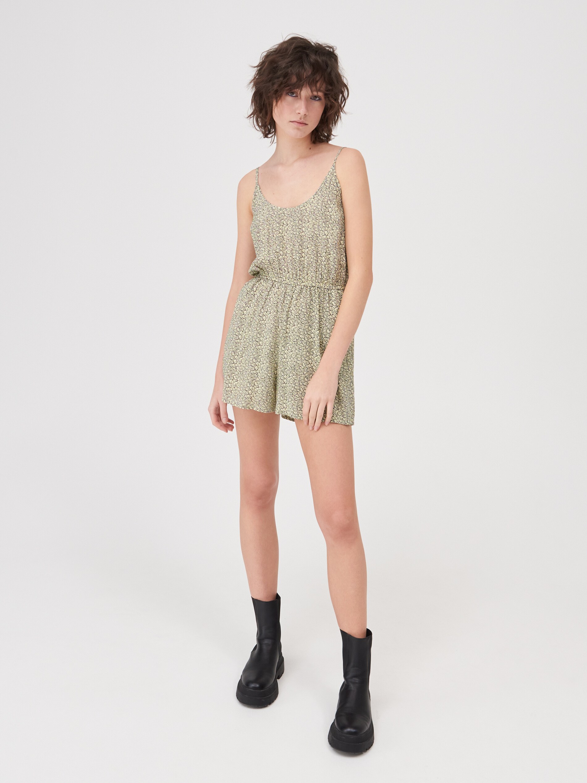 Overal na tenké ramienka