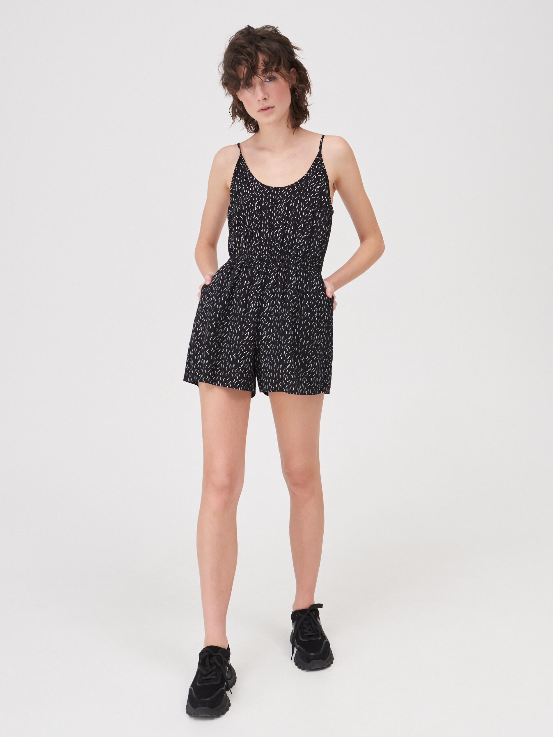 Overal na tenké ramienka