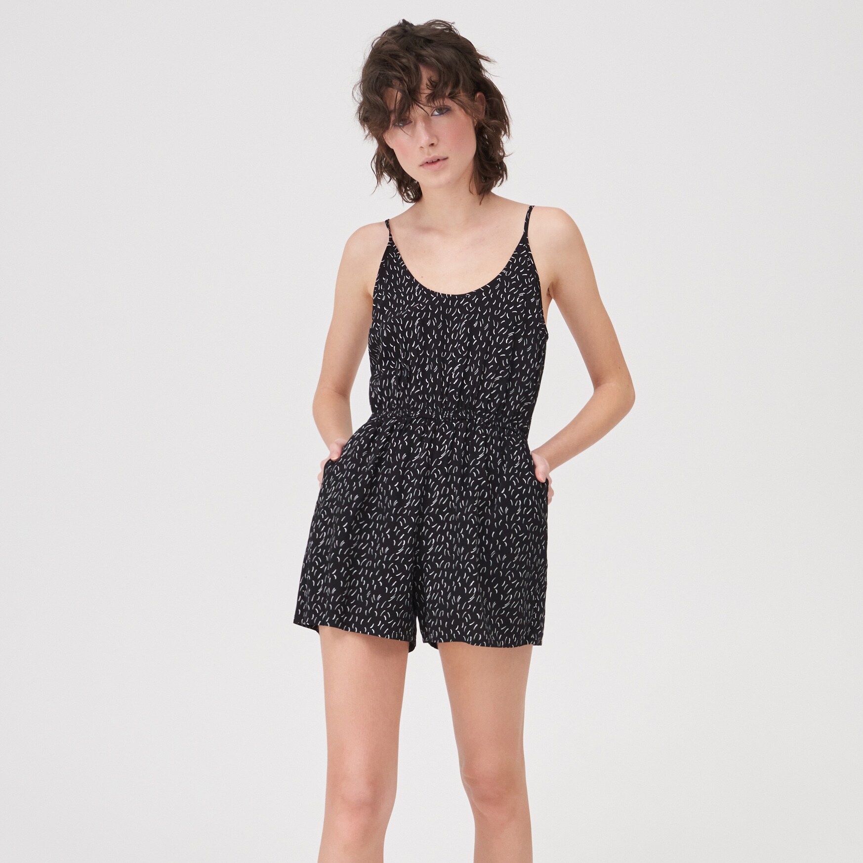 Overal na tenké ramienka