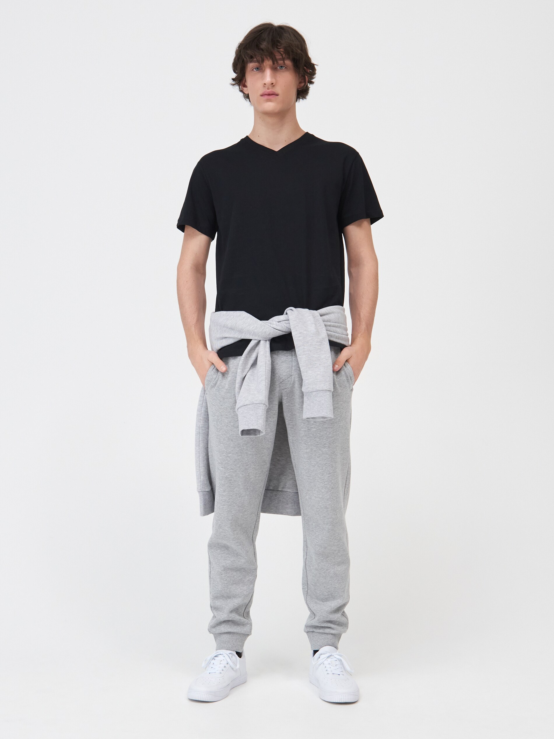 Basic tričko s véčkovým výstrihom