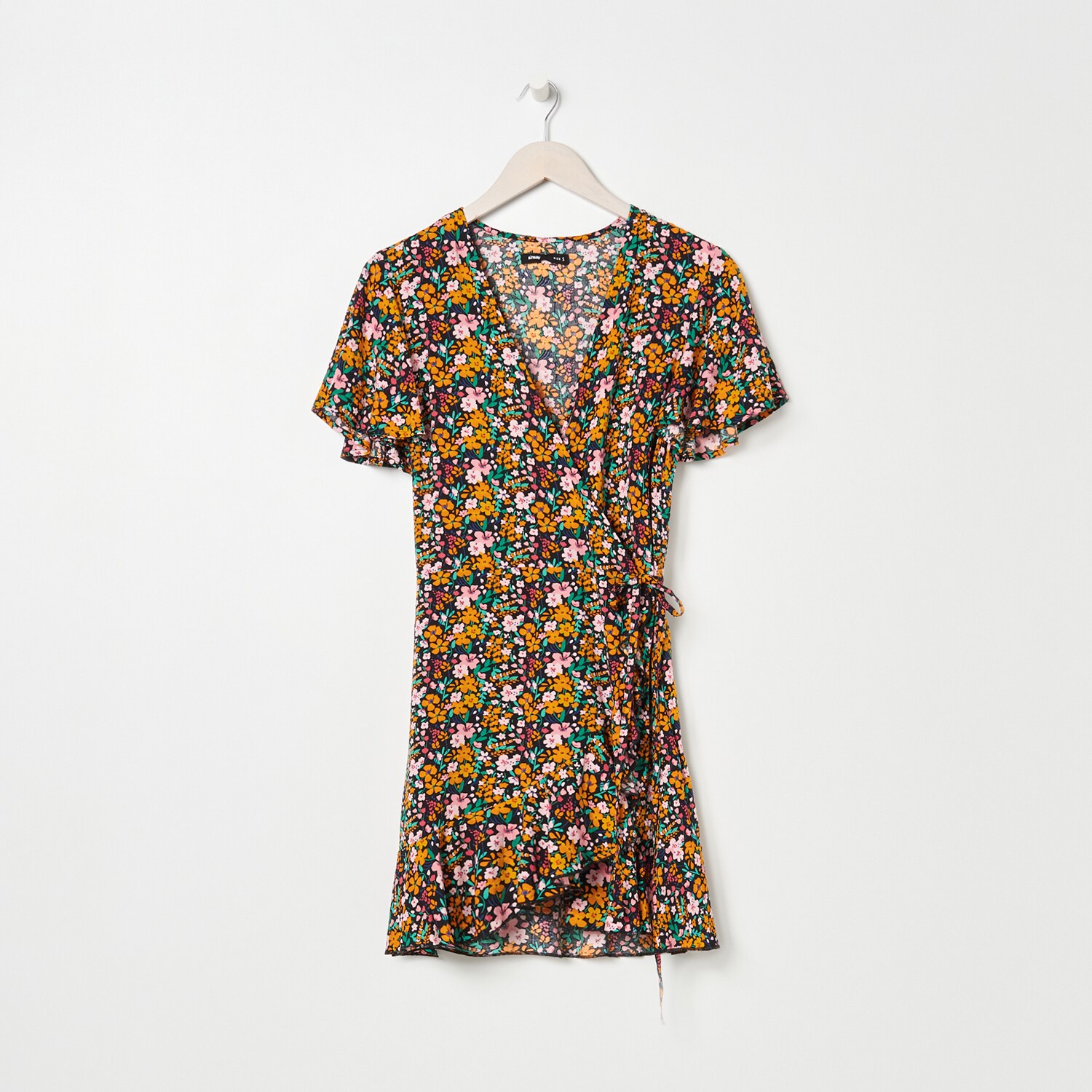 Kvetinové šaty s volánmi