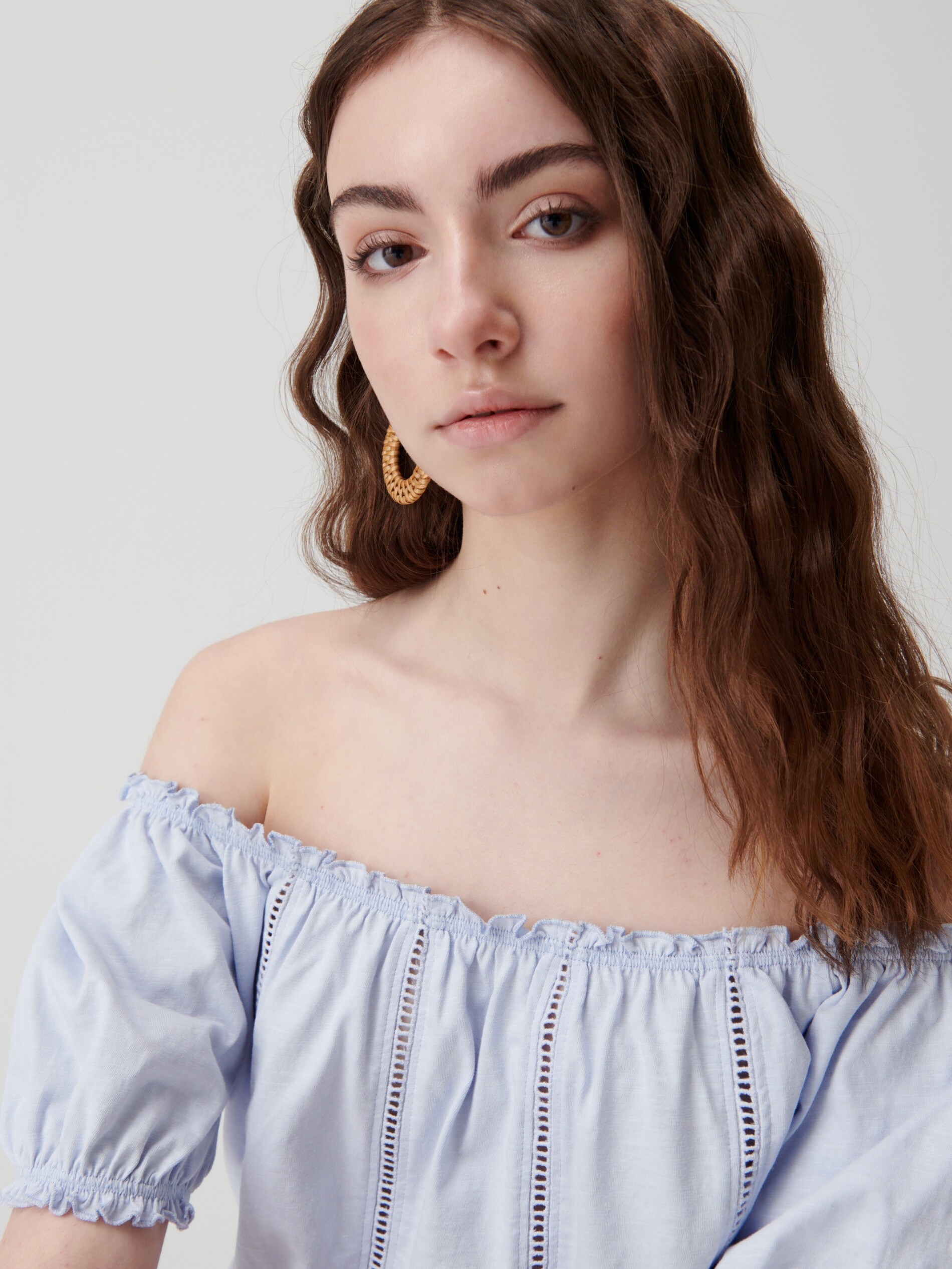 Crop top s anglickou výšivkou