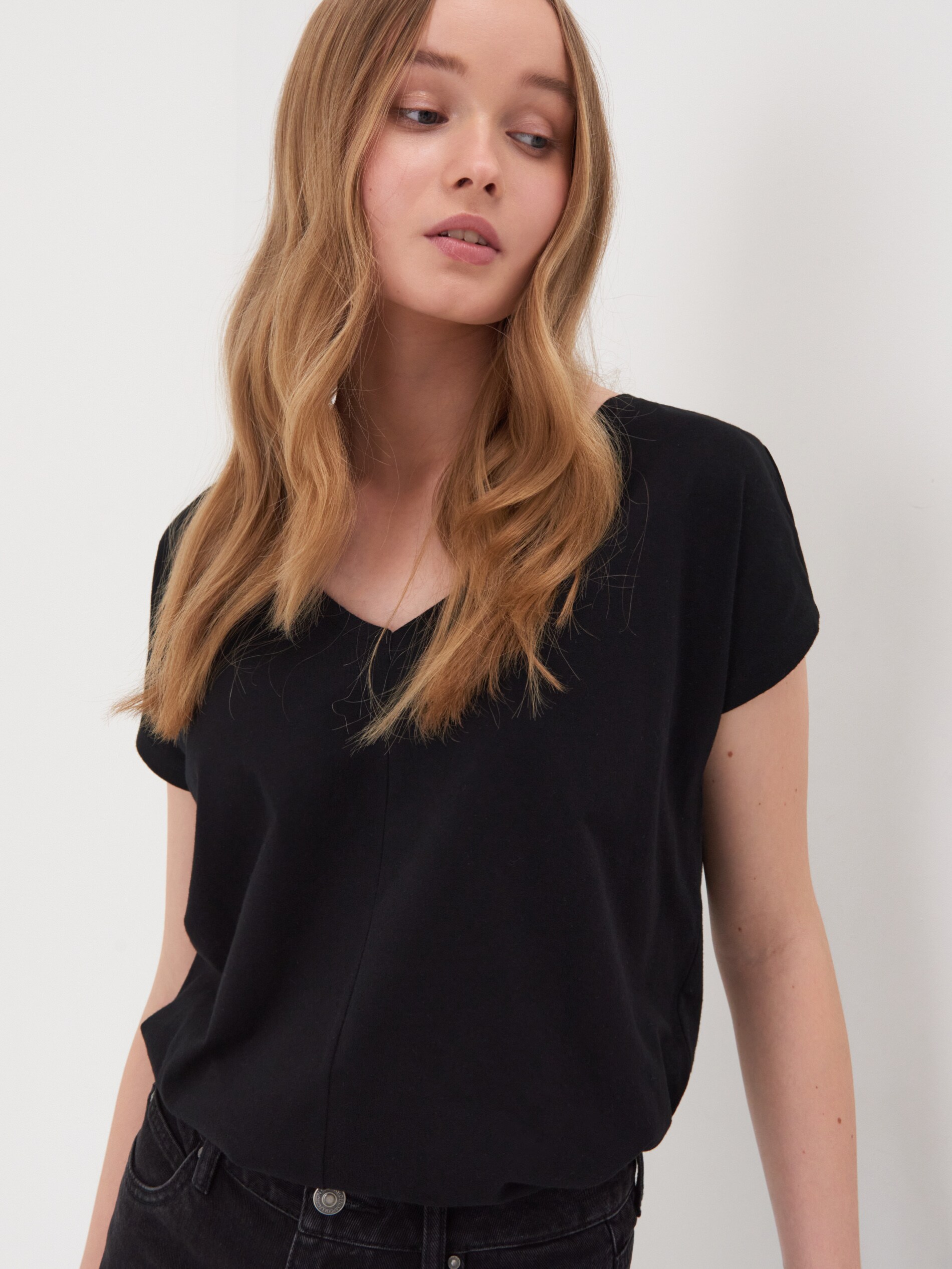 Tričko s véčkovým výstrihom