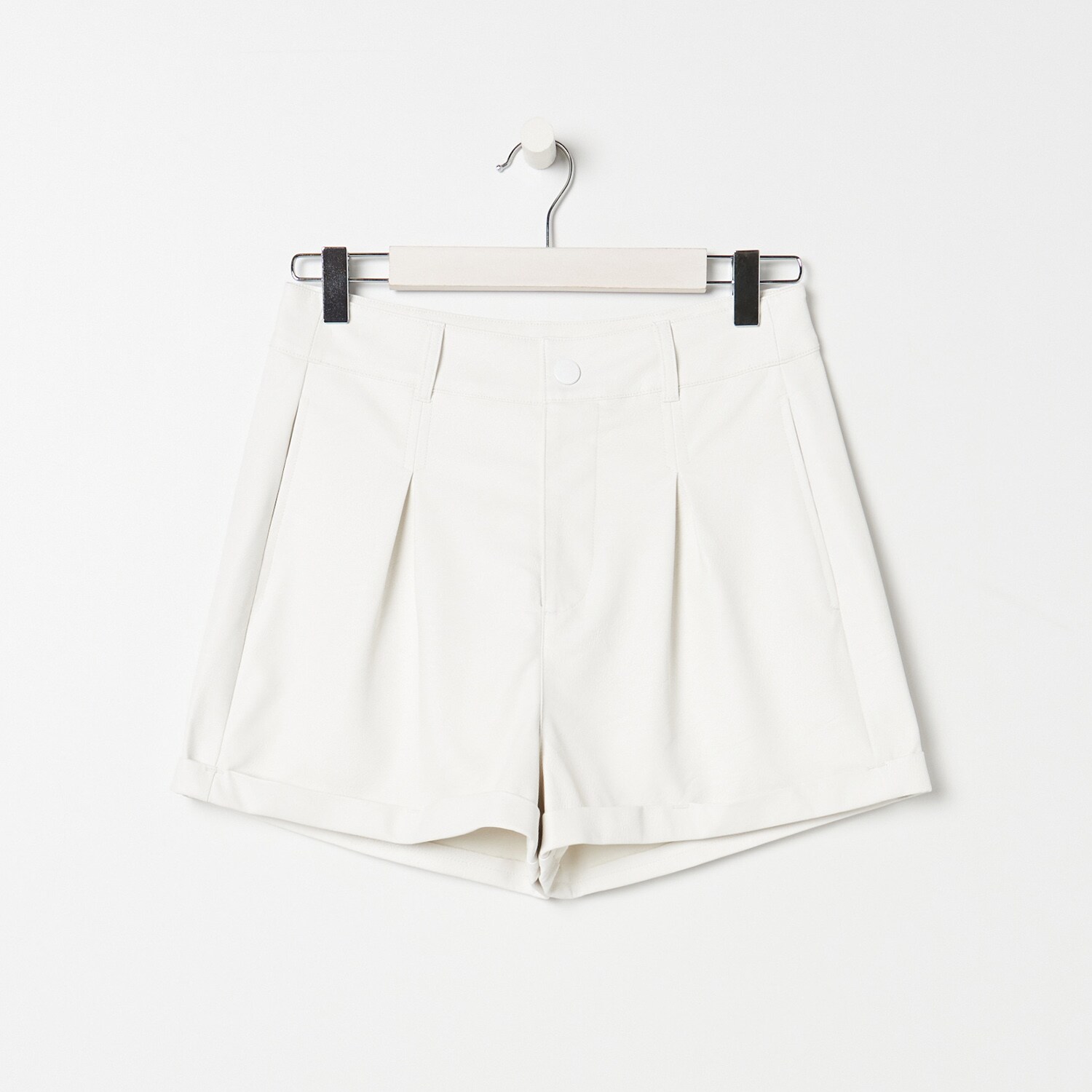 Šortky z imitácie kože