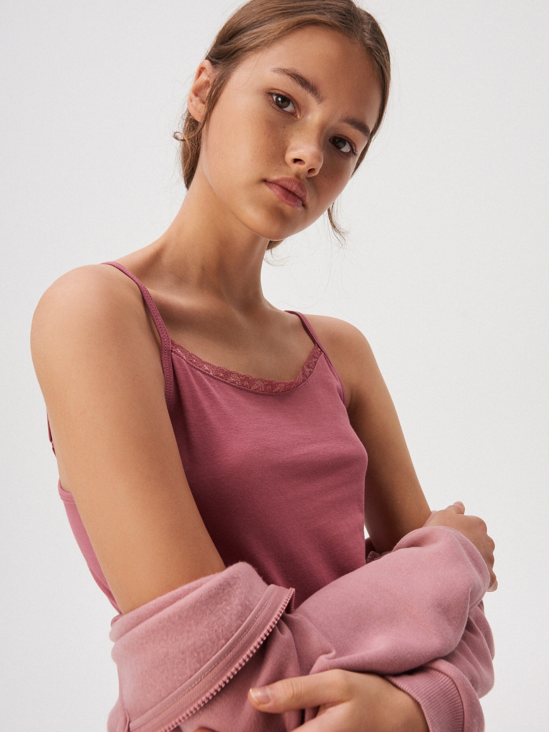 Bavlnený top s čipkovaným detailom