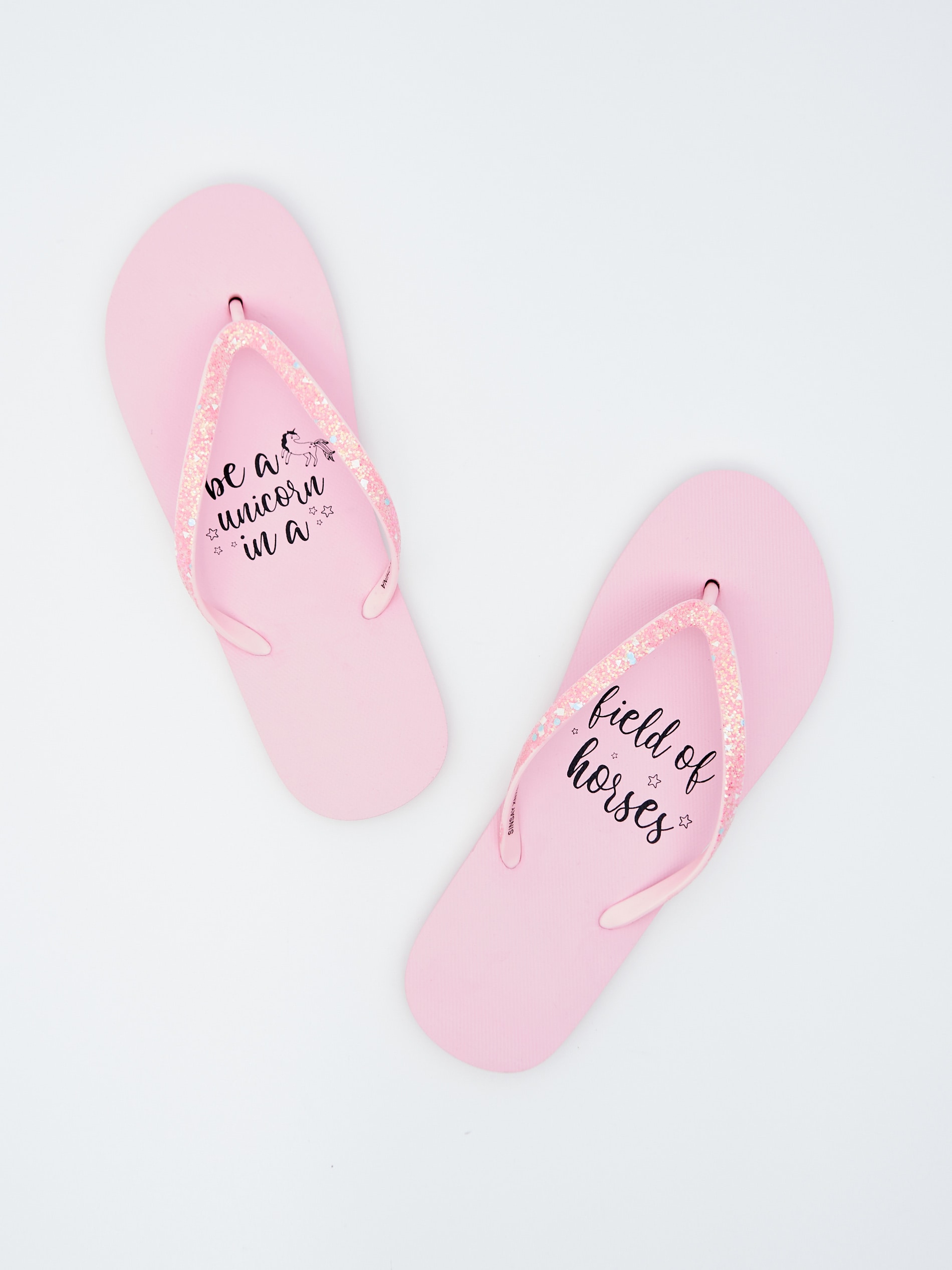 Žabky s trblietavými remienkami