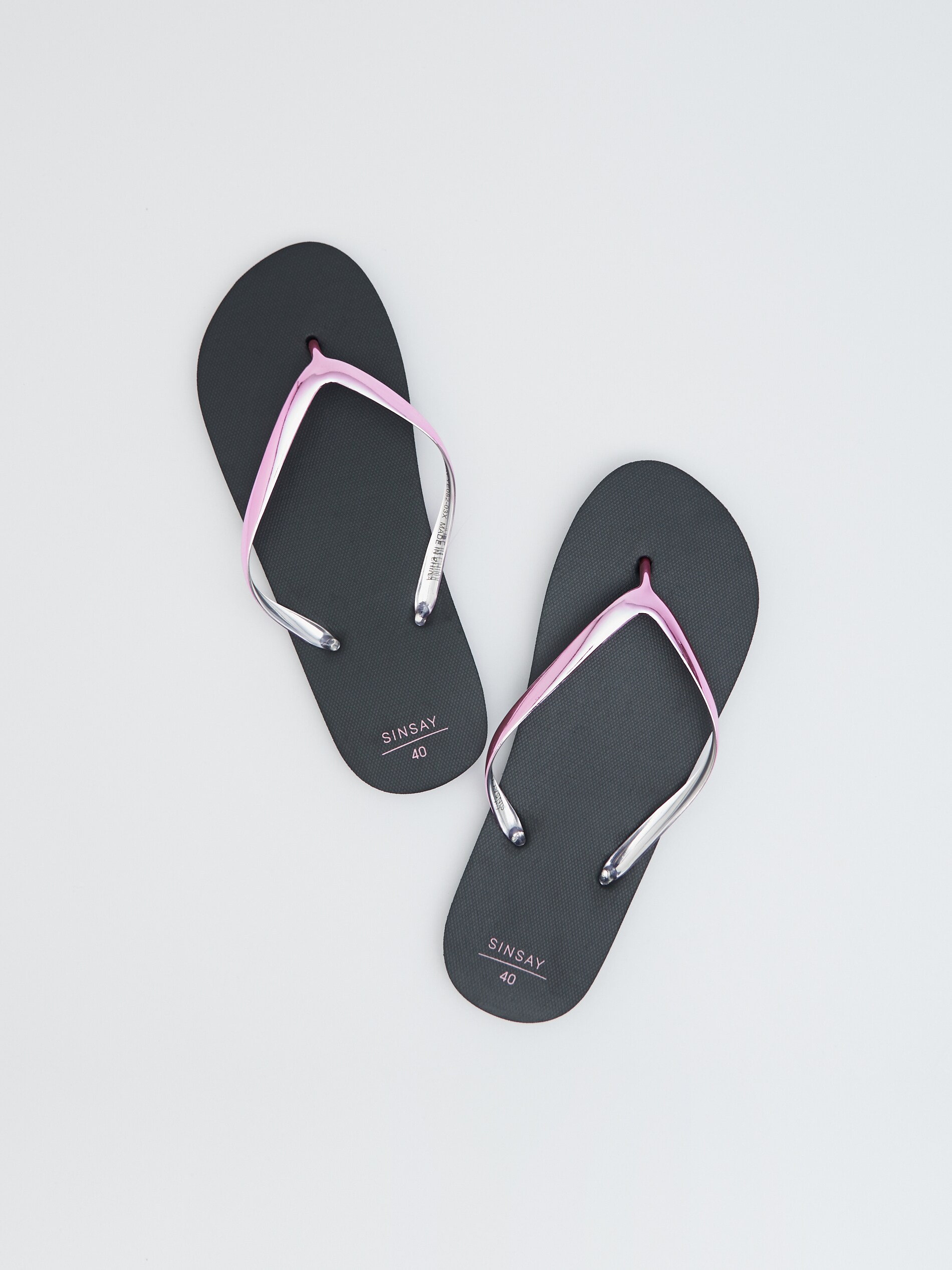 Žabky s metalickým remienkom