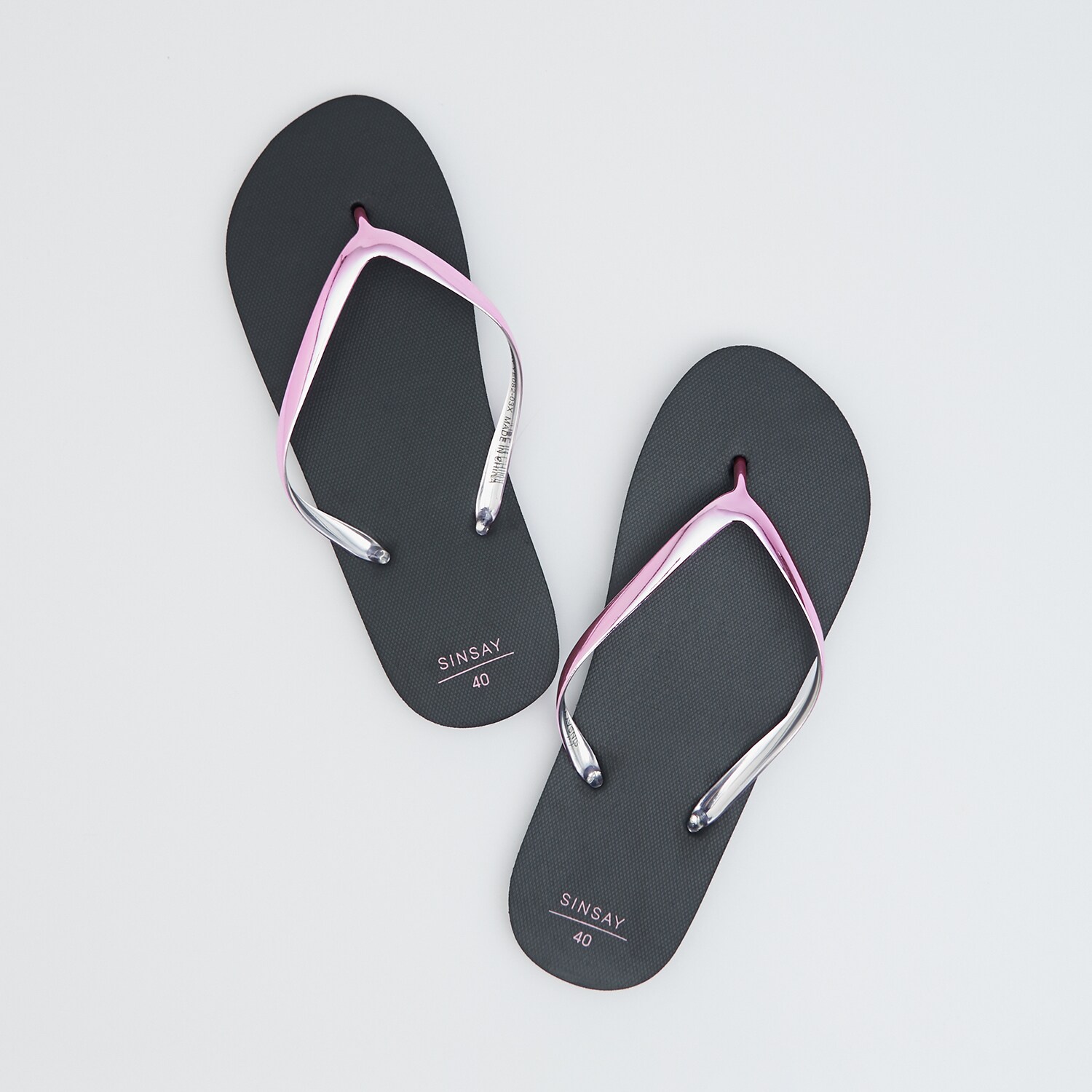 Žabky s metalickým remienkom