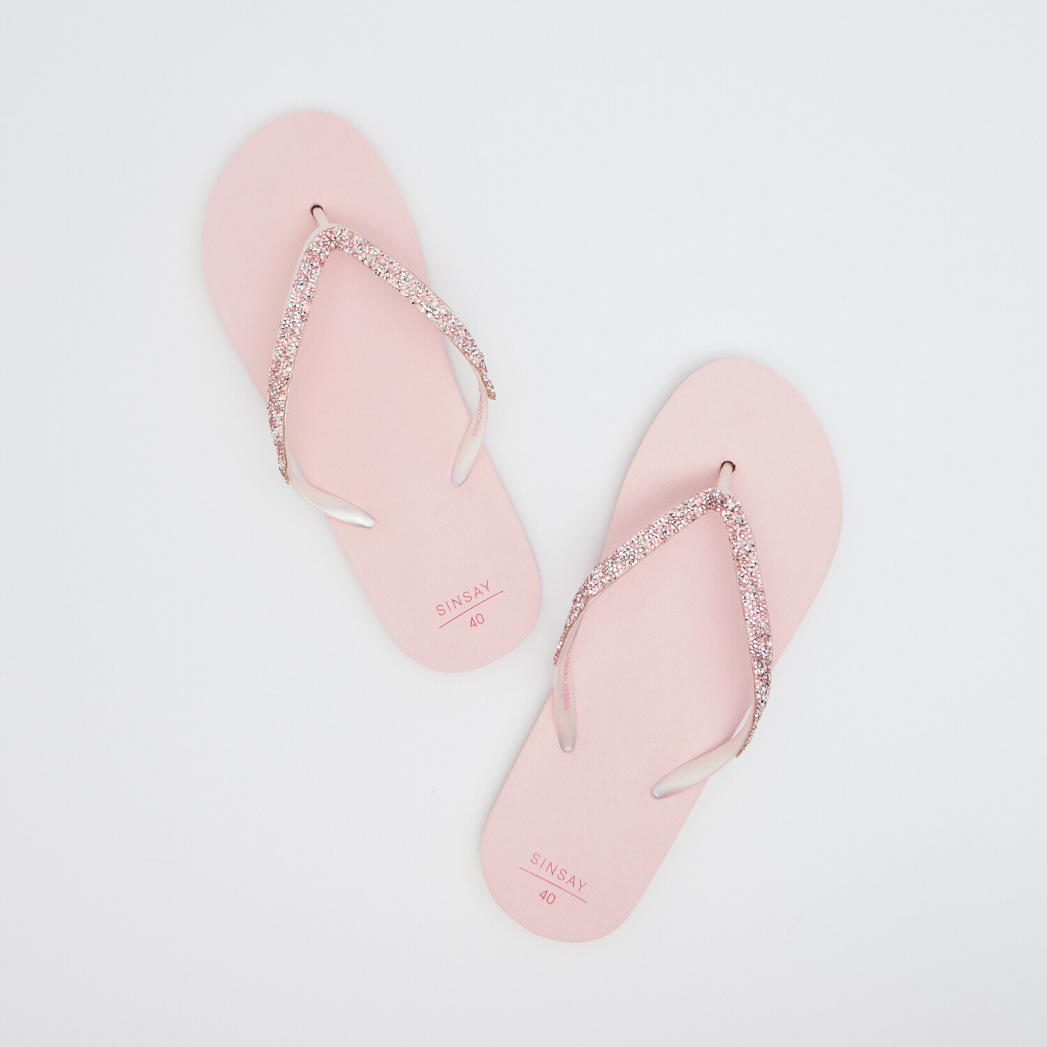 Žabky s ozdobnými remienkami