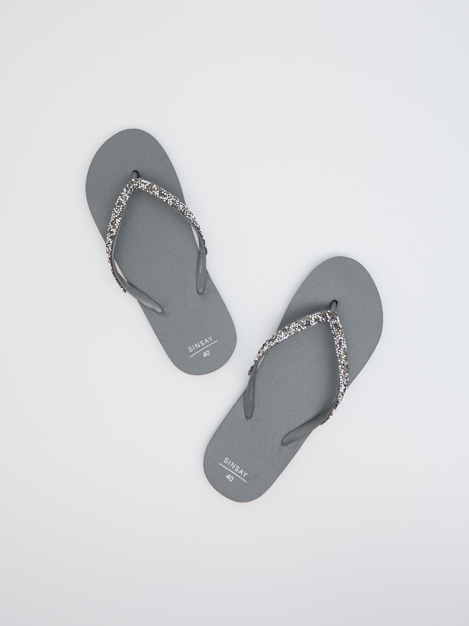 Žabky s ozdobnými remienkami