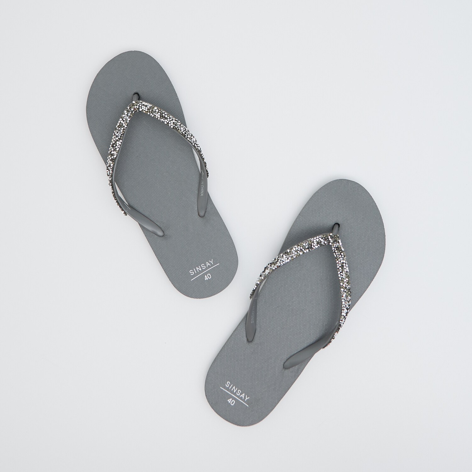 Žabky s ozdobnými remienkami