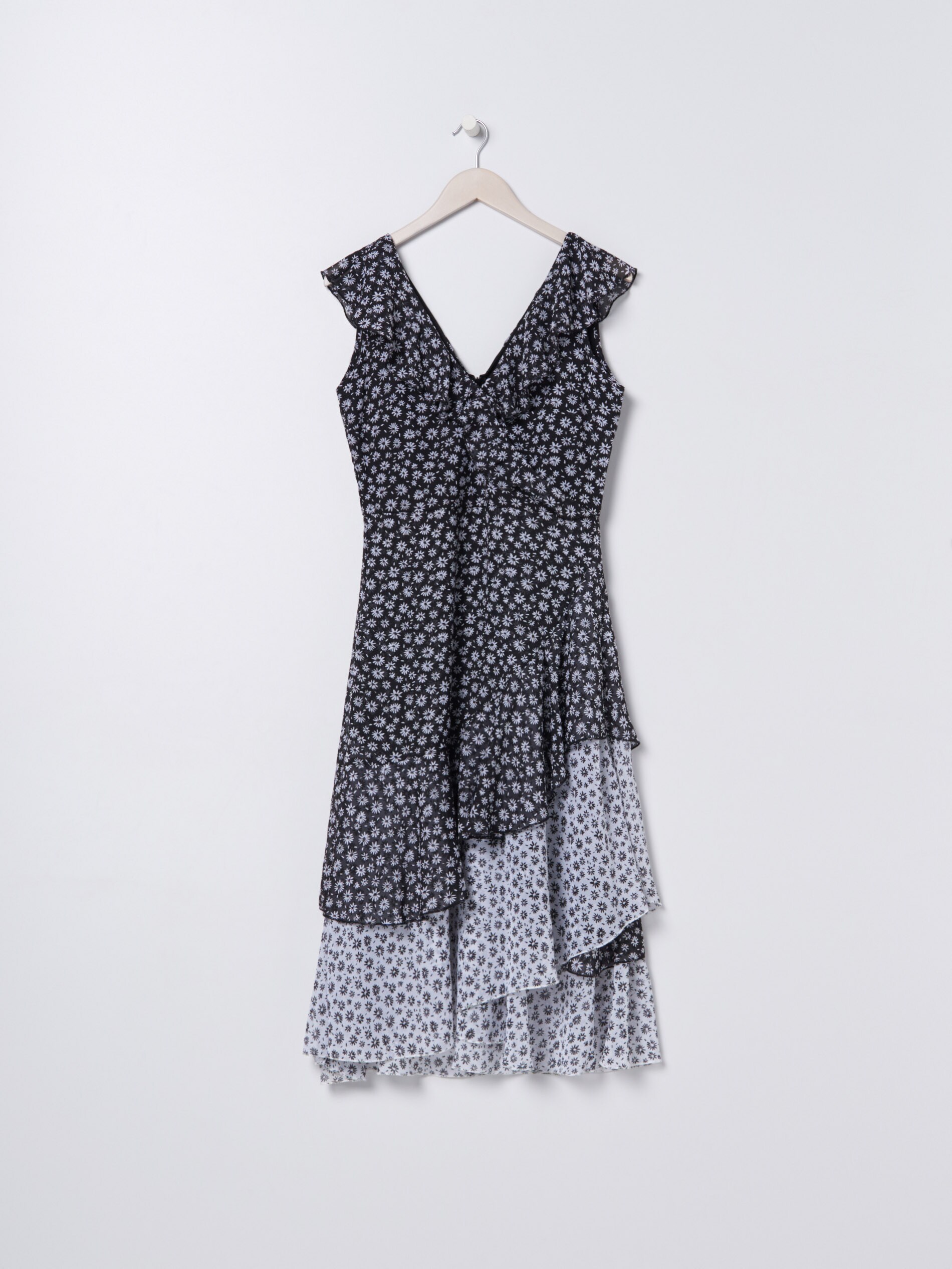 Volánové midišaty