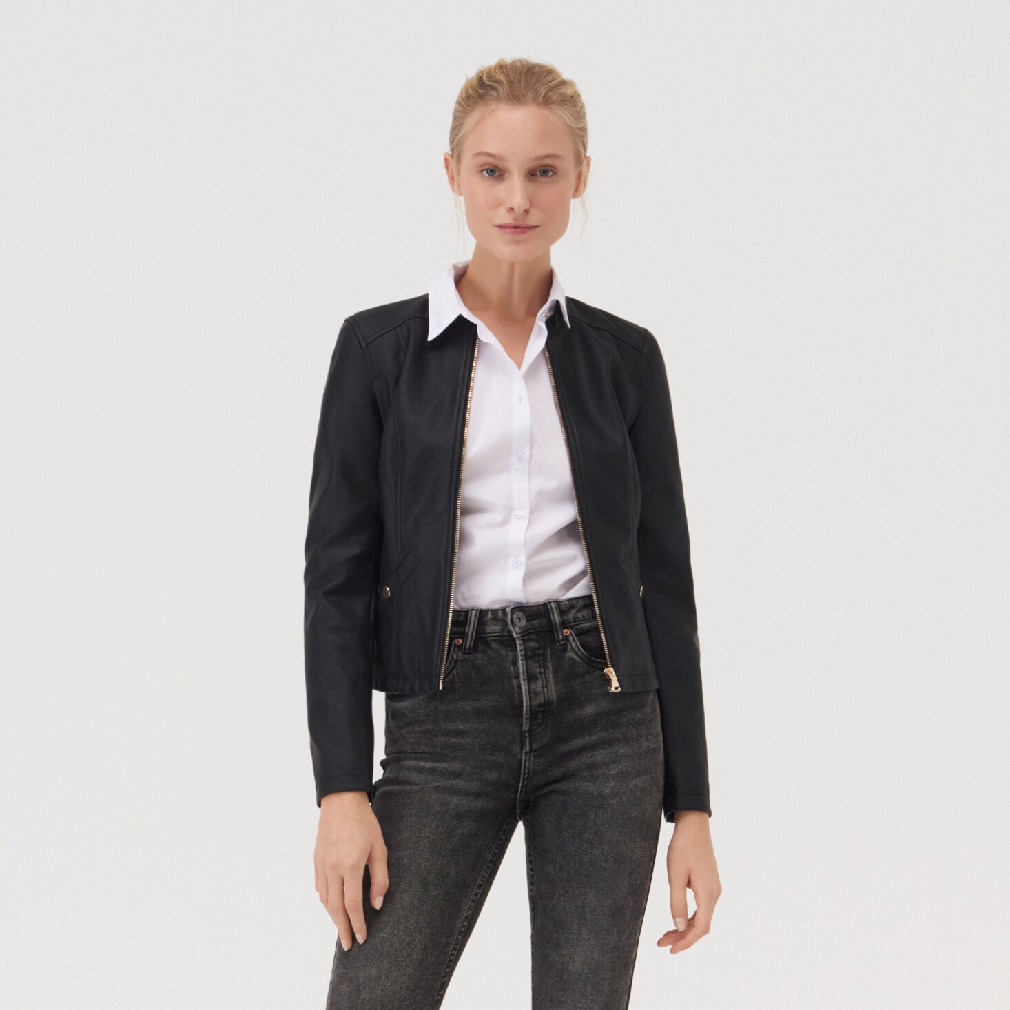 Krátka bunda z umelej kože